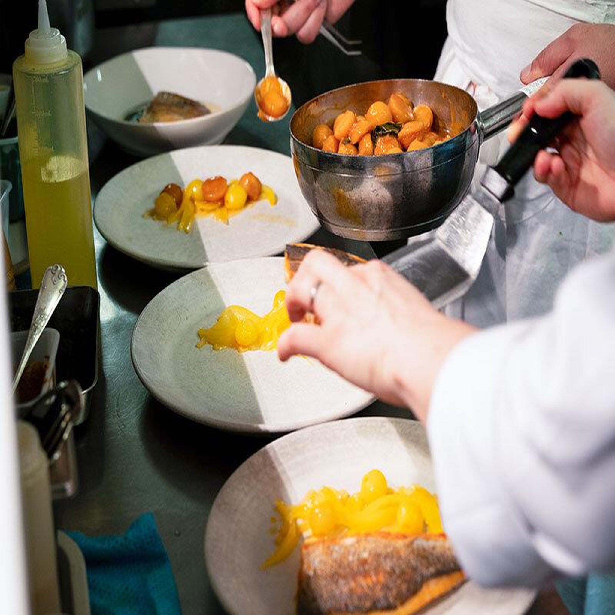 Voir la diapositive 3 : Smartbox Dîner bistronomique 4 plats au cœur de paris - coffret cadeau gastronomie
