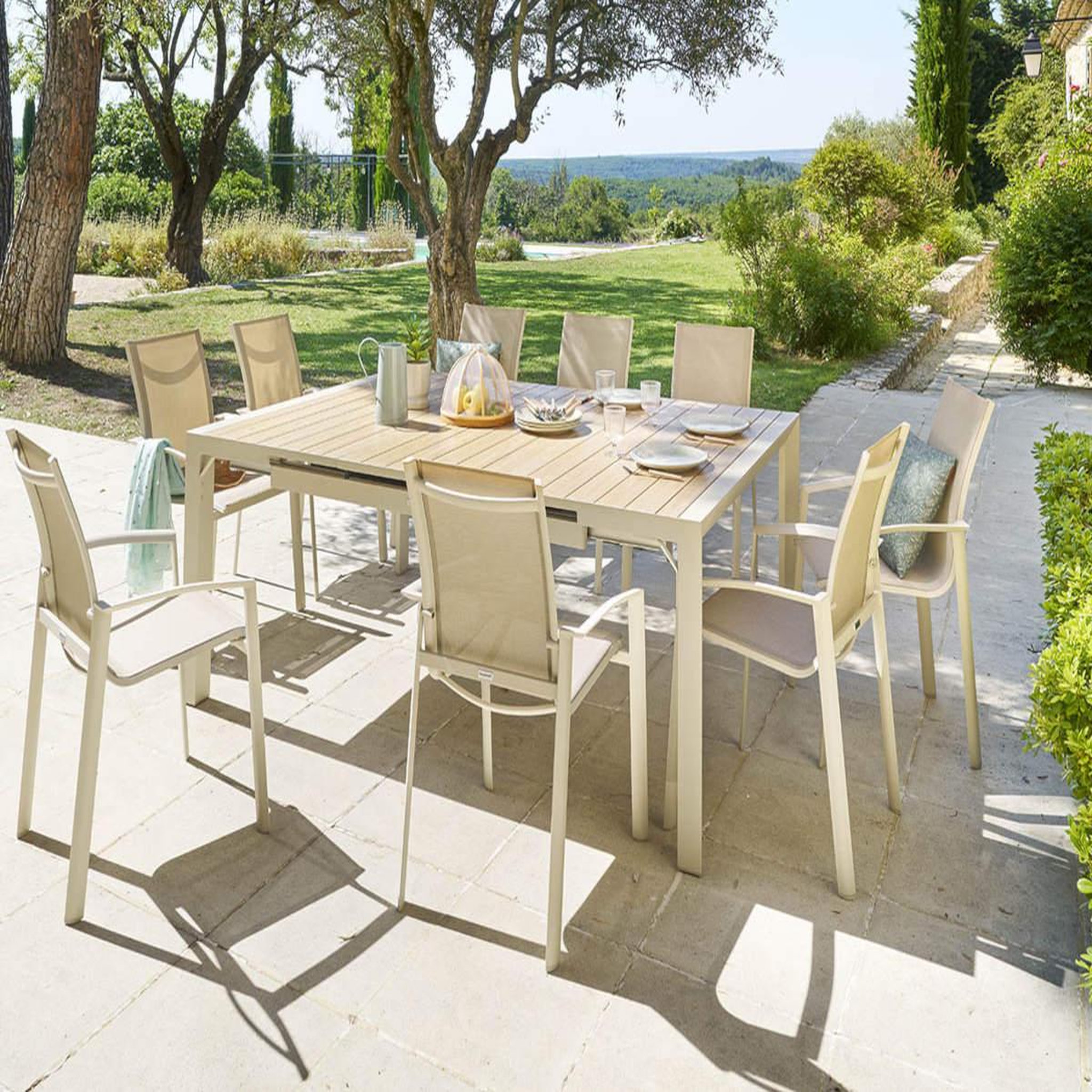 Voir la diapositive 2 : HESPERIDE Table de jardin carrée extensible alu evasion 8/10 places beige lin - hespéride