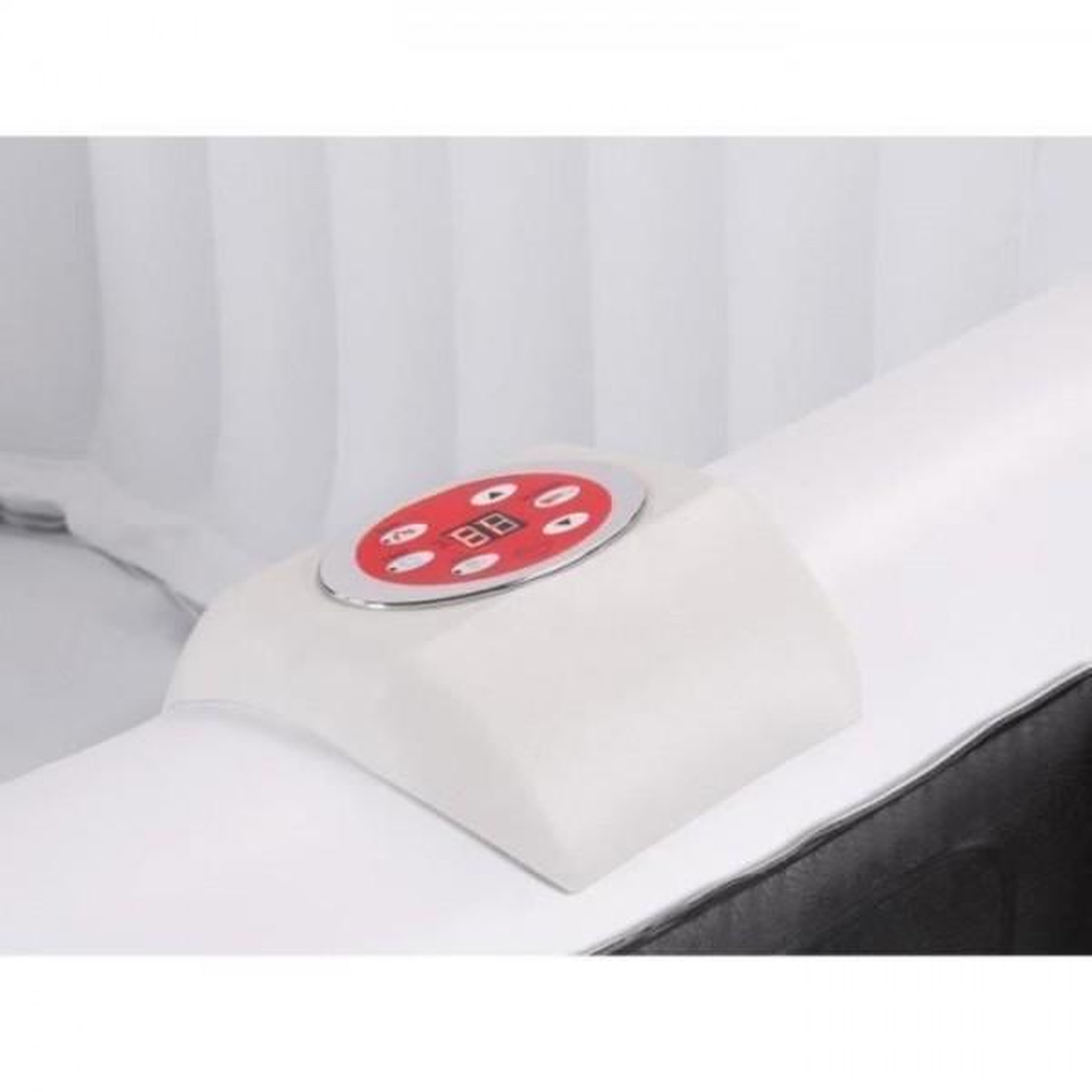 Voir la diapositive 6 : SUNSPA Spa gonflable SUNSPA - AC01 - 157 x 67 cm - 4 places - Carré (Livré avec filtre, cadenas, tapis de sol et couverture)