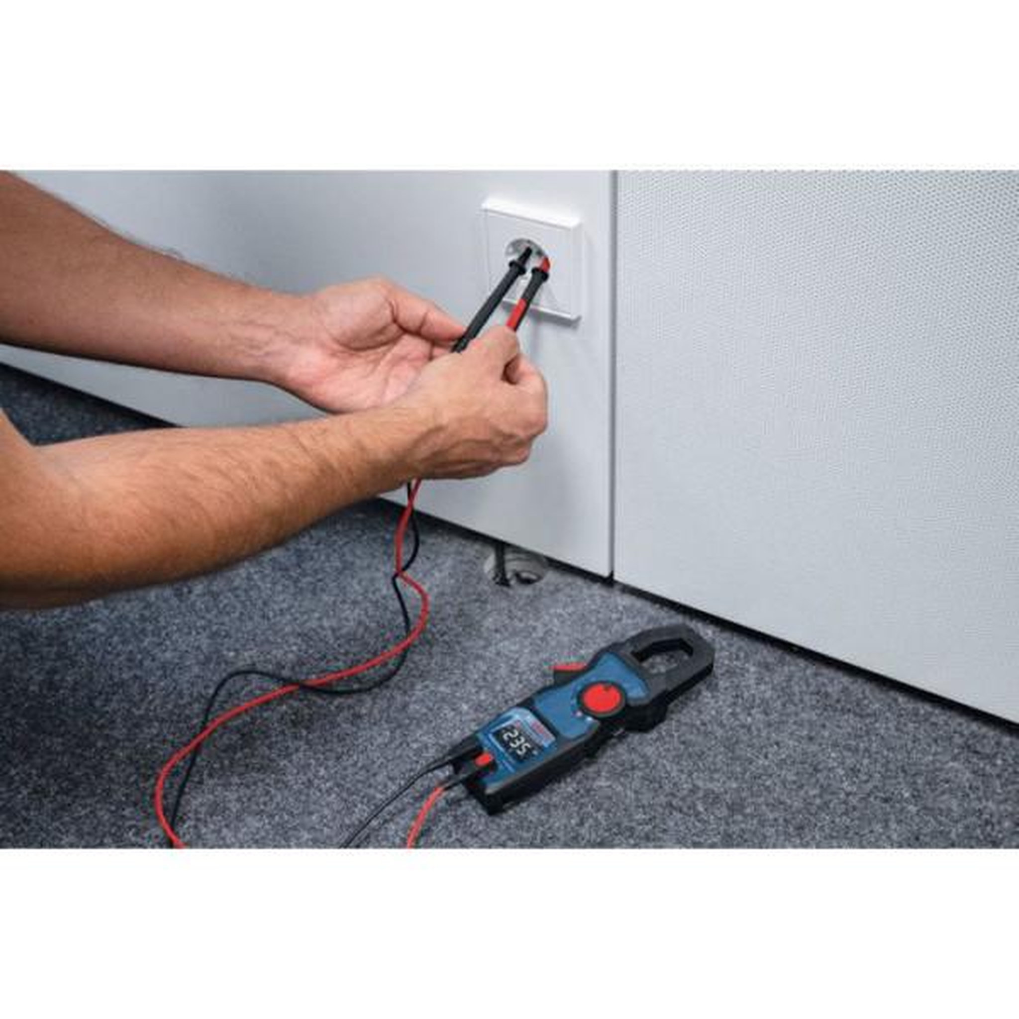 Voir la diapositive 6 : Bosch Professional Pince amperemétrique BOSCH PROFESSIONAL - GMC 600-15 - 2 piles + MS 90 Professional + poche