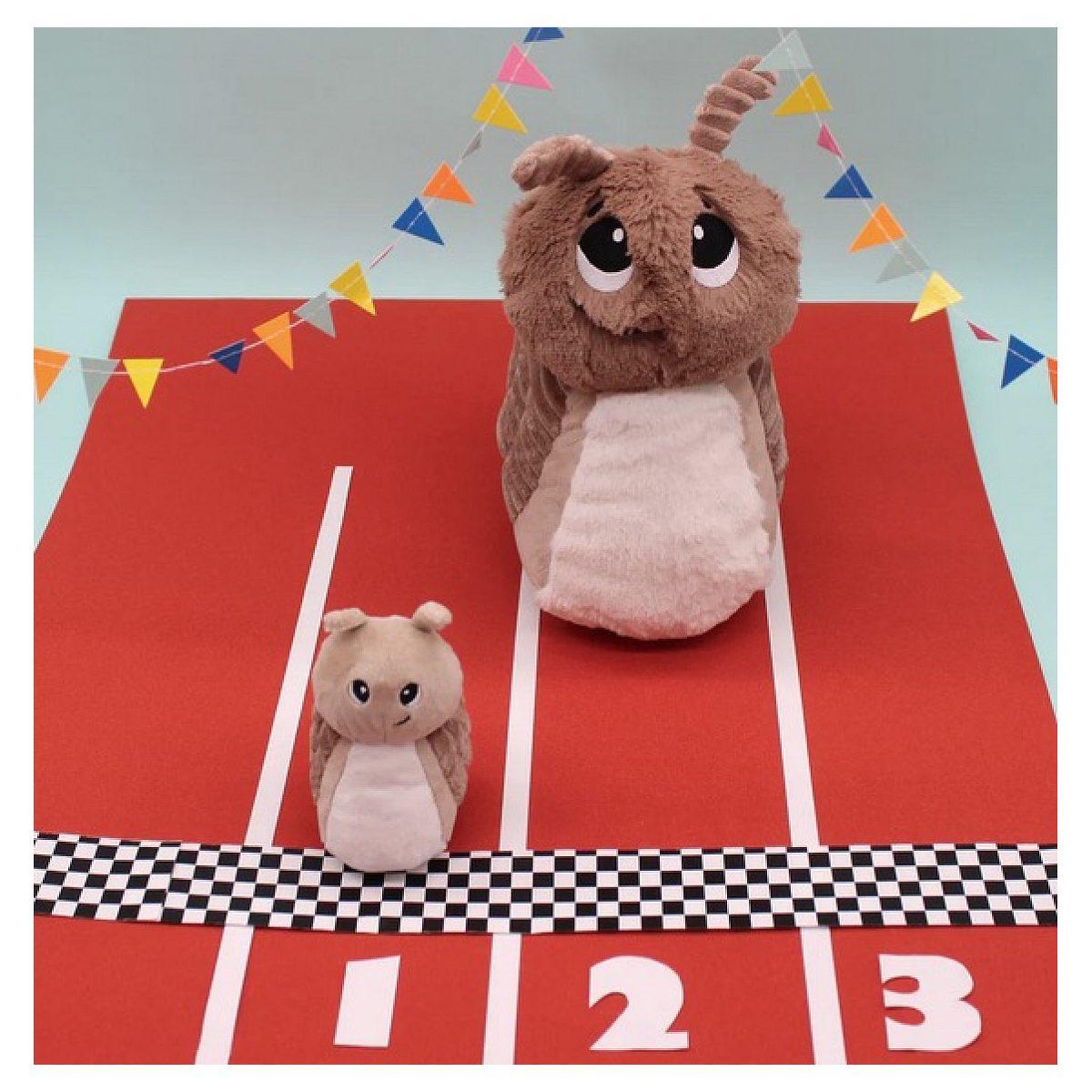 Voir la diapositive 2 : Globe Trotoys Peluche escargot speedou maman et son bébé marron beige