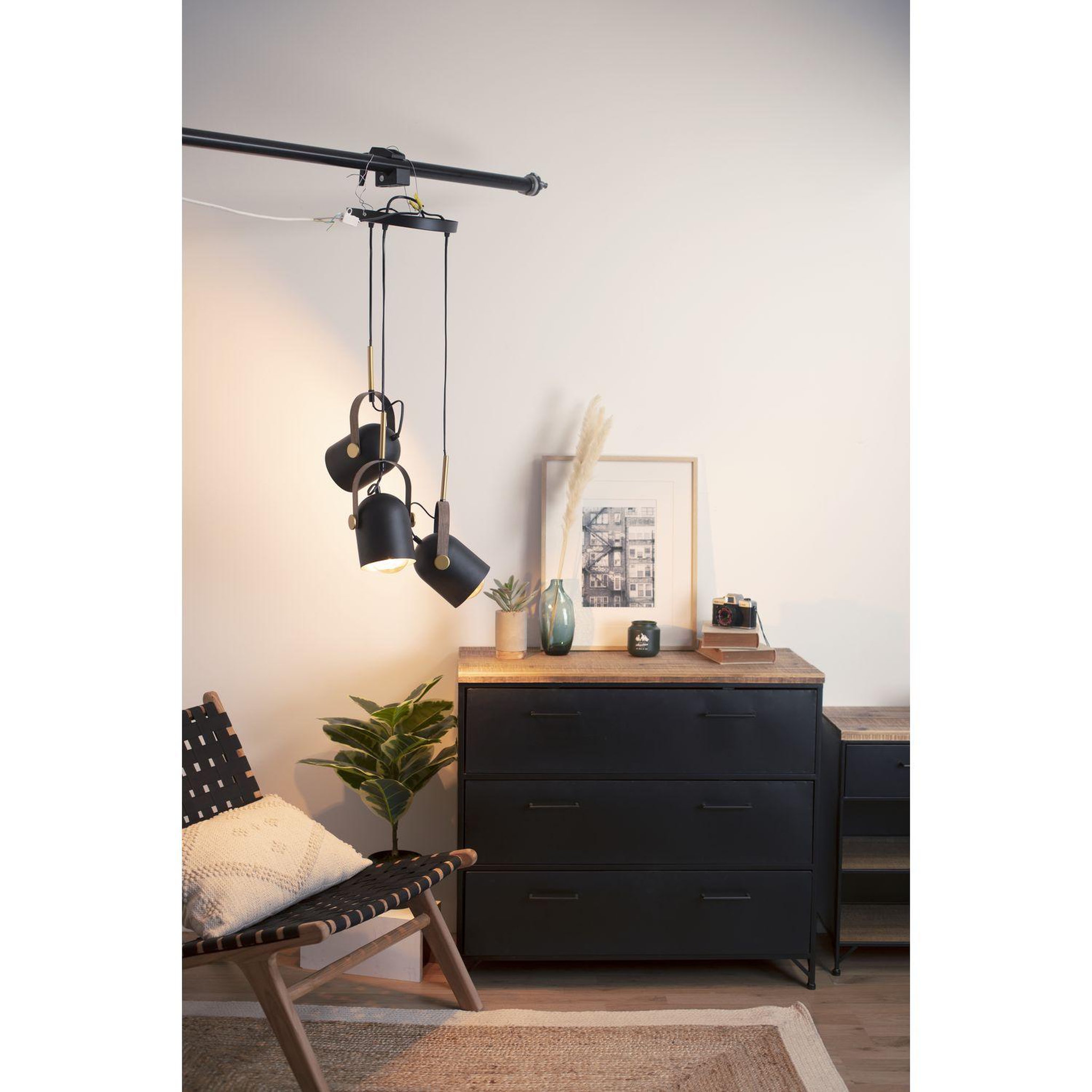 Voir la diapositive 2 : ATMOSPHERA 3 suspensions effet projecteur - noir et doré