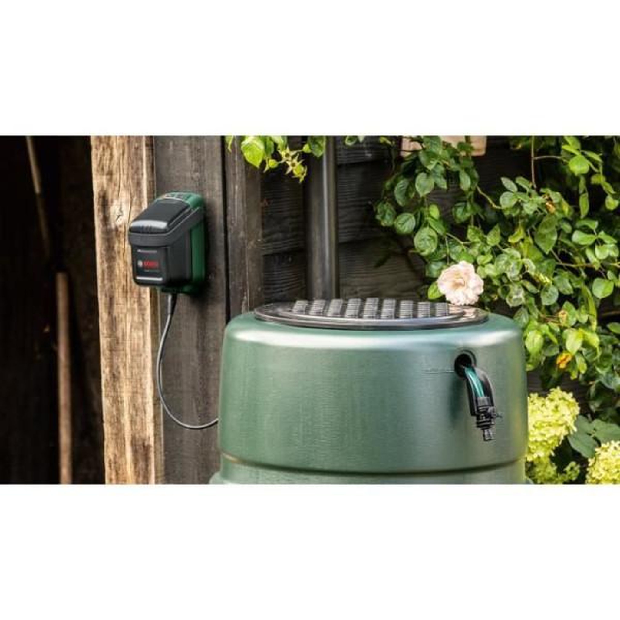 Voir la diapositive 2 : BOSCH Pompe à eau de pluie sans fil Bosch GardenPump 18V-2000