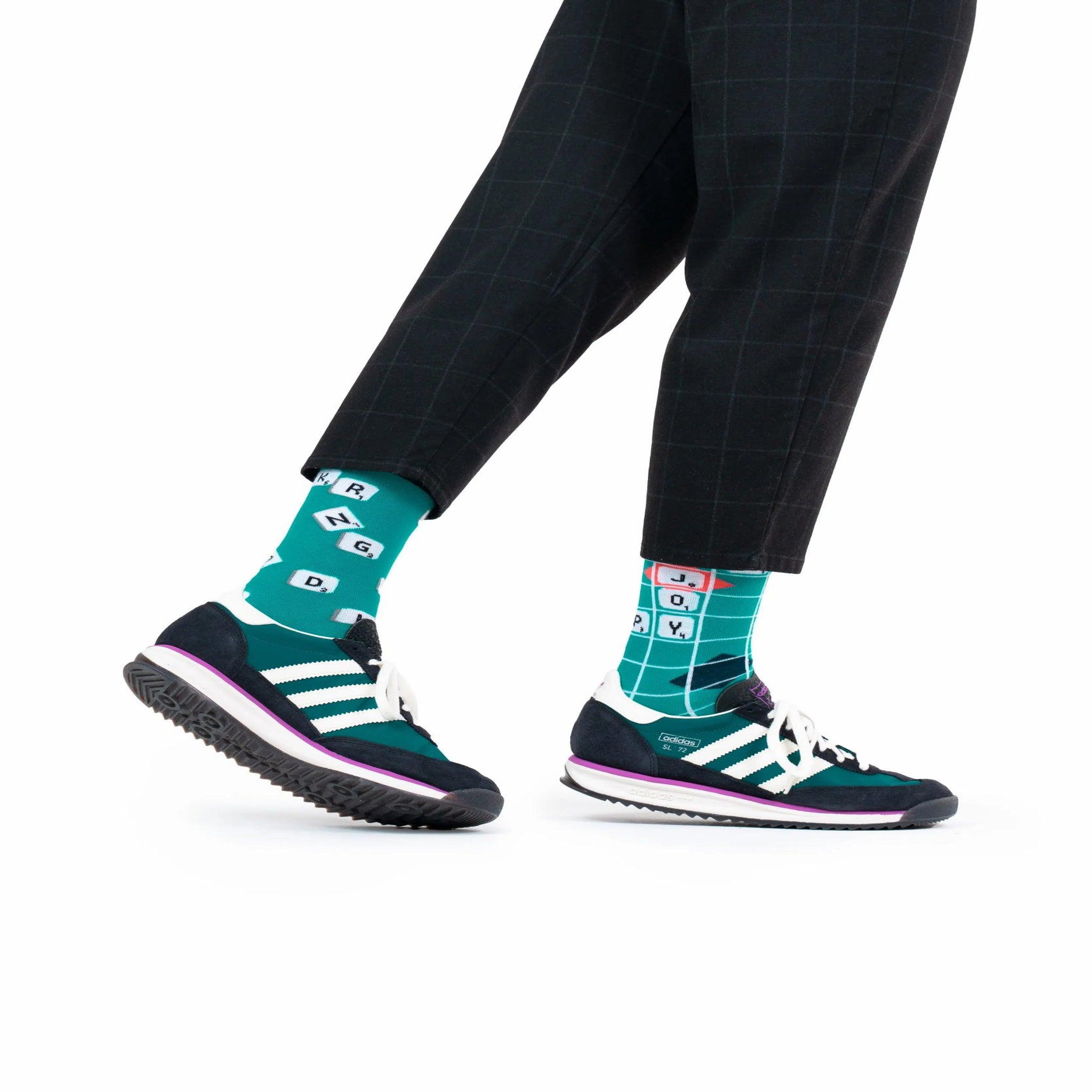 Voir la diapositive 2 : MANY MORNINGS Chaussettes scrabble
