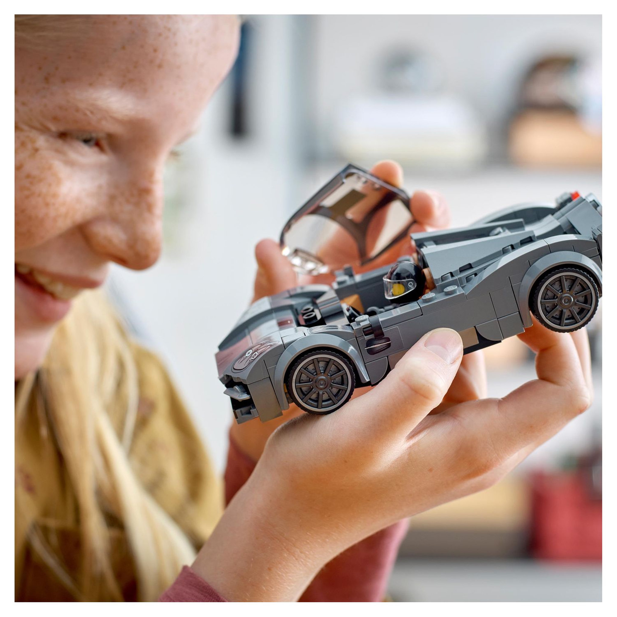 Voir la diapositive 8 : LEGO Speed Champions 76915 - Pagani Utopia, Jouet Voiture de Course, Kit de Maquette à Construire, Hypercar Italienne, à Collectionner