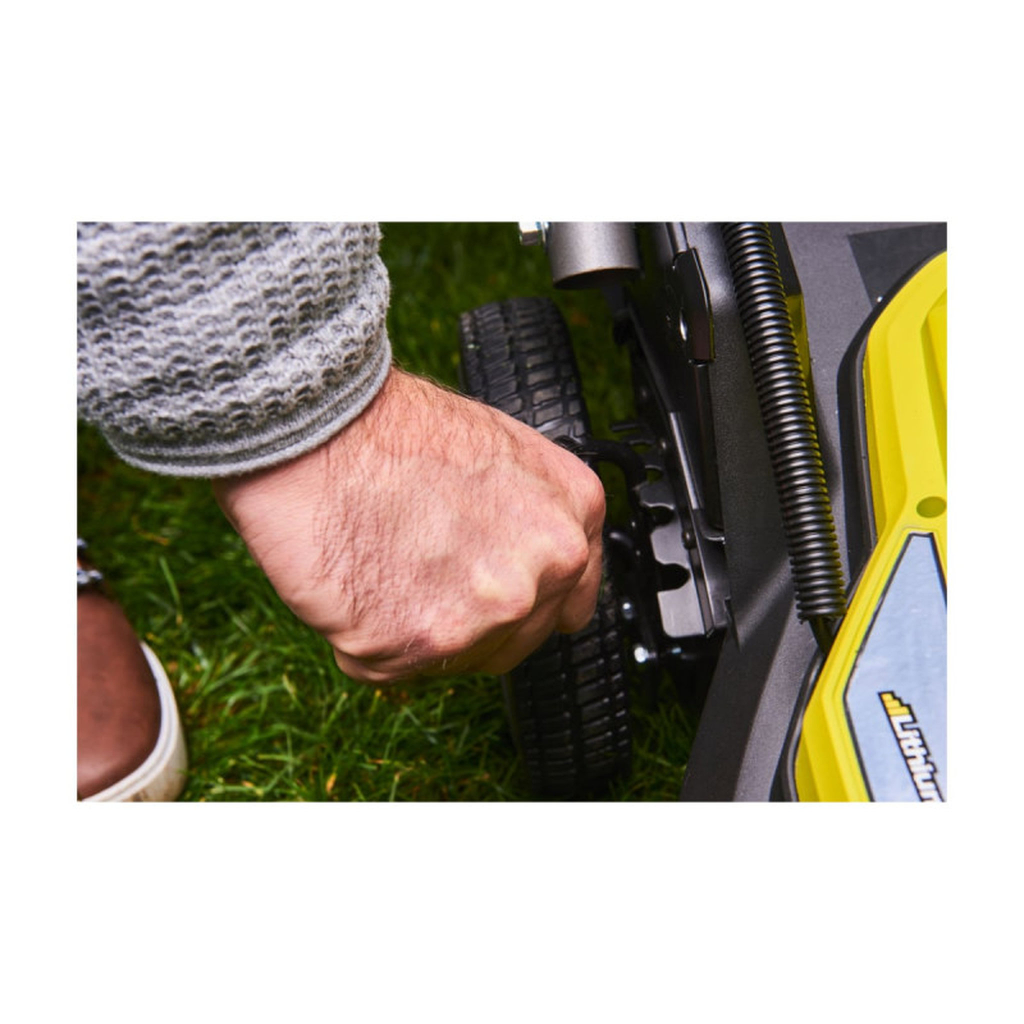 Voir la diapositive 5 : Ryobi Tondeuse RYOBI 18V Brushless - coupe 37cm - Sans batterie ni chargeur - RY18LMX37A-0