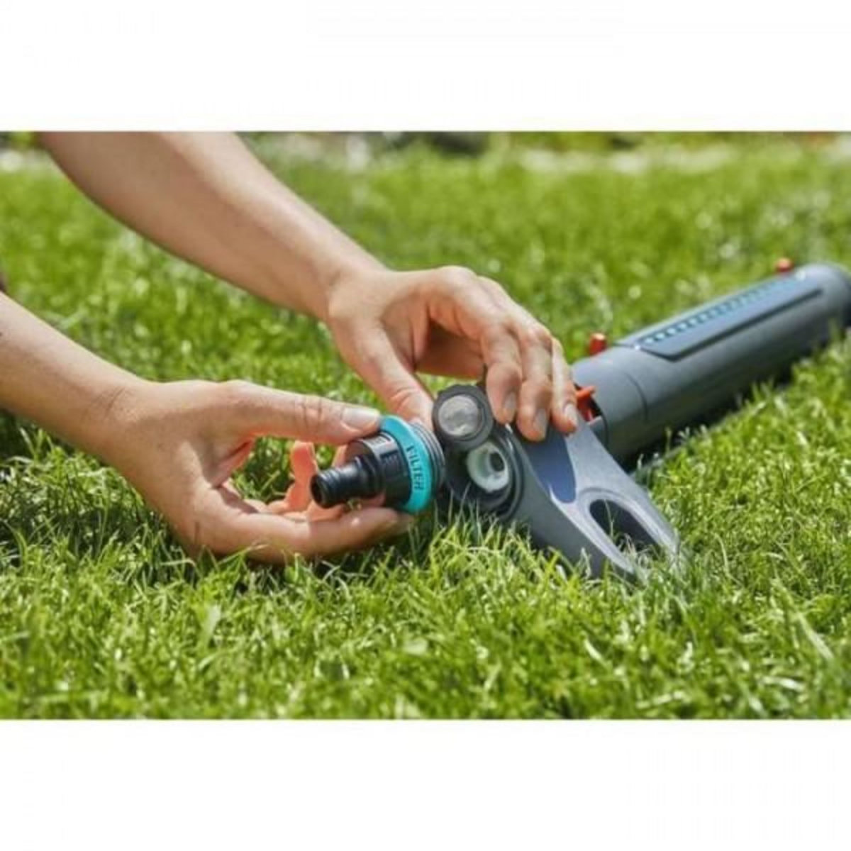 Gardena Arroseur  oscillant AquaZoom S - GARDENA - Surface 150m² - Portée 15m max - Résistant UV et gel - Garantie 5 ans