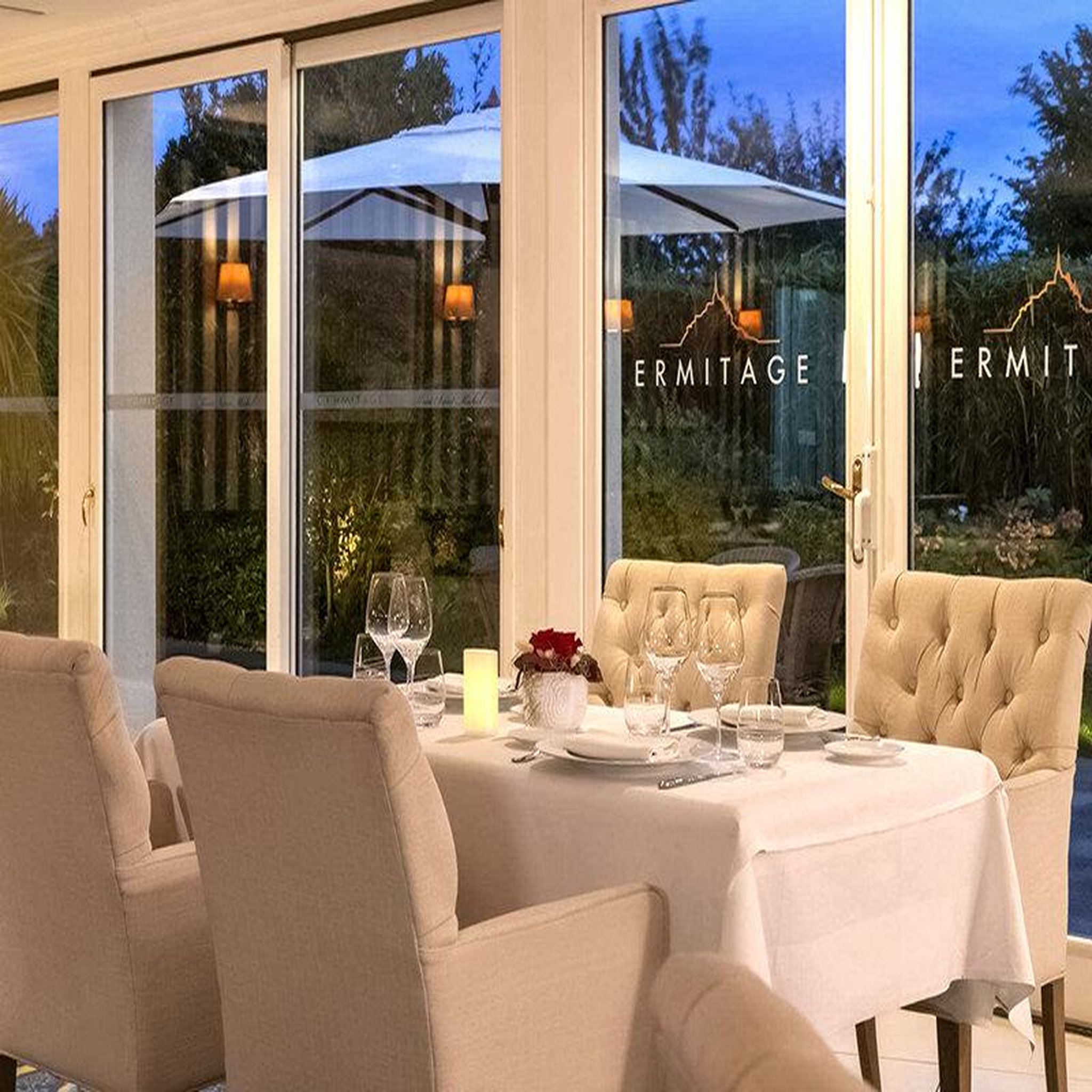 Voir la diapositive 2 : Smartbox Dîner gastronomique en hôtel 5* pour 2 près du mont Saint-Michel - Coffret Cadeau Gastronomie