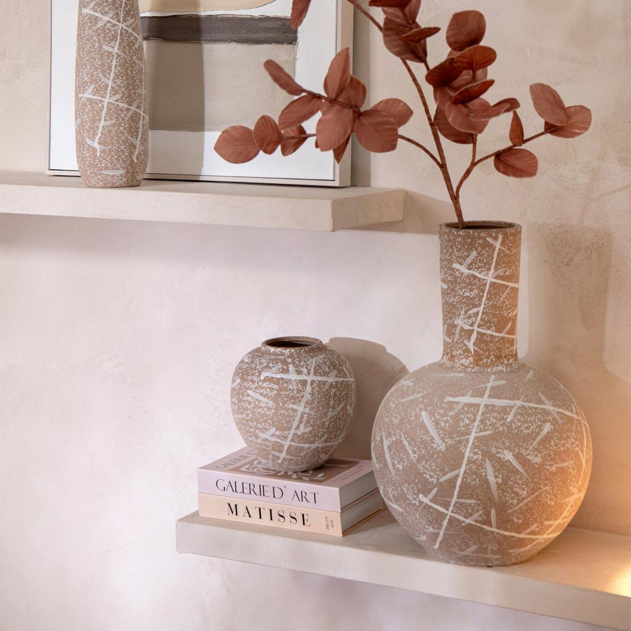 Voir la diapositive 4 : J-LINE Vase globe en grès  dune  52cm beige & blanc