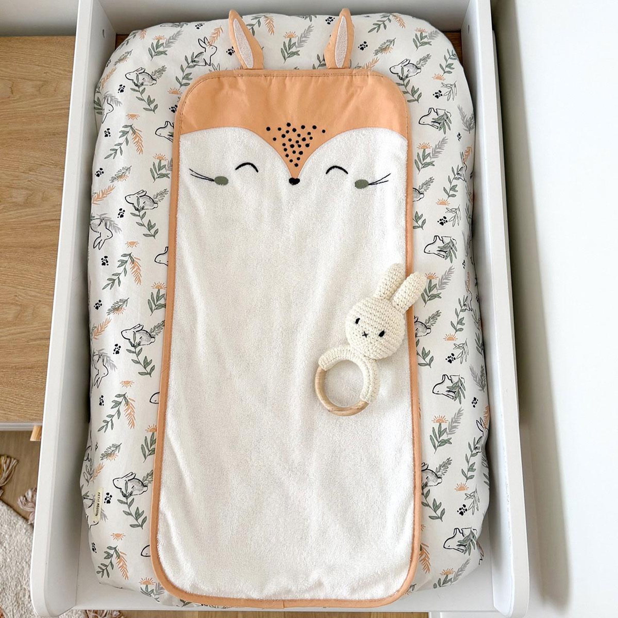 Voir la diapositive 6 : Petit Béguin Housse de matelas à langer + tapis de change frimousse