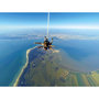 Voir la diapositive 2 : Smartbox Saut en parachute en tandem avec atterrissage sur la plage de Soulac-sur-Mer - Coffret Cadeau Sport & Aventure