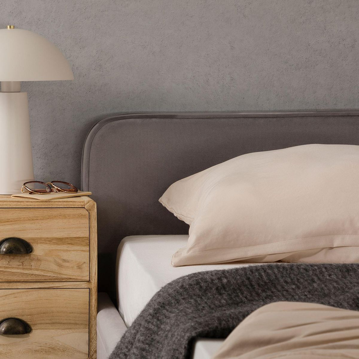 IDIMEX Lit double RAVELLO 140 x 190 cm, revêtement en tissu