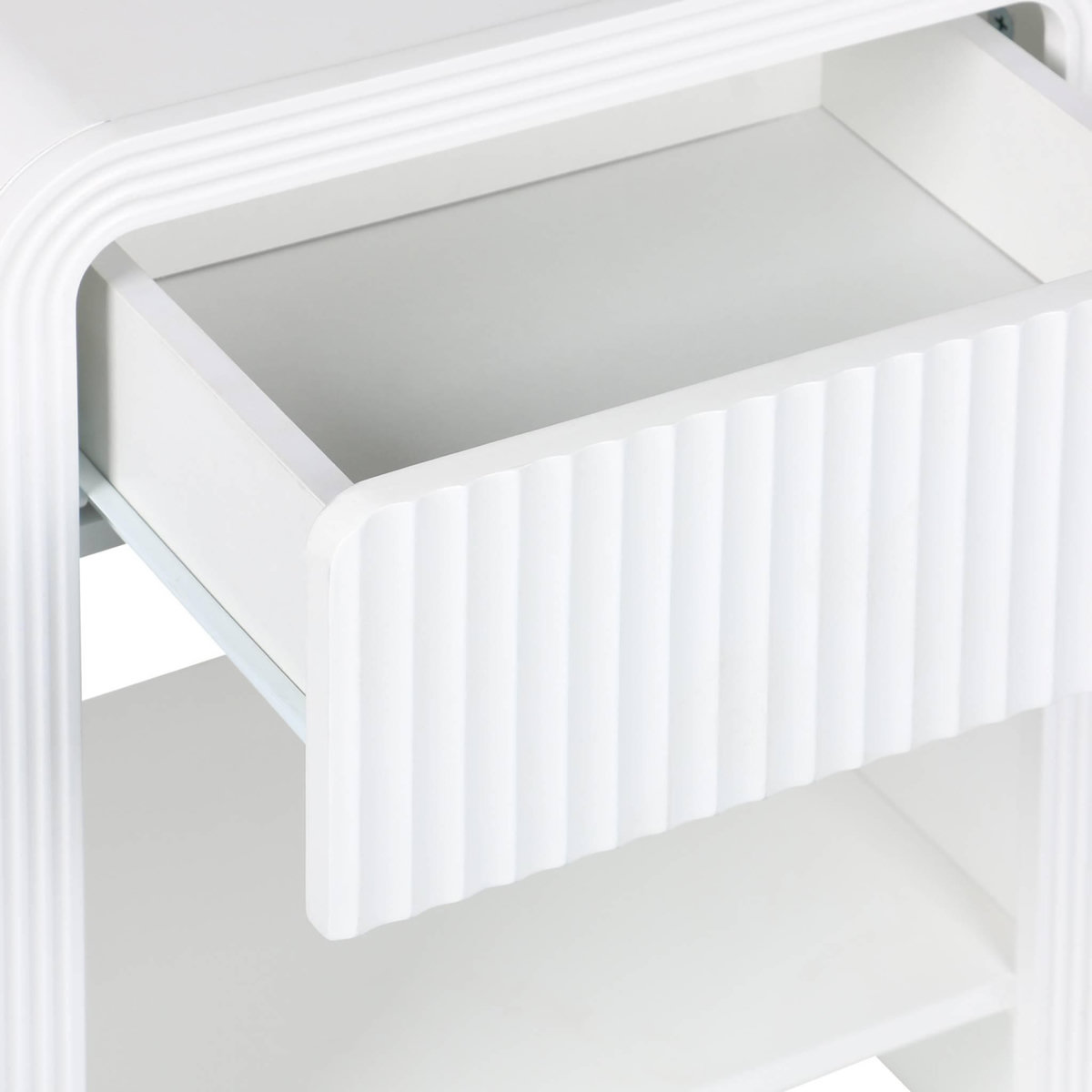 SWEEEK Lot de 2 tables de chevet effet bois blanc rainuré 1 tiroir. 1 étagère