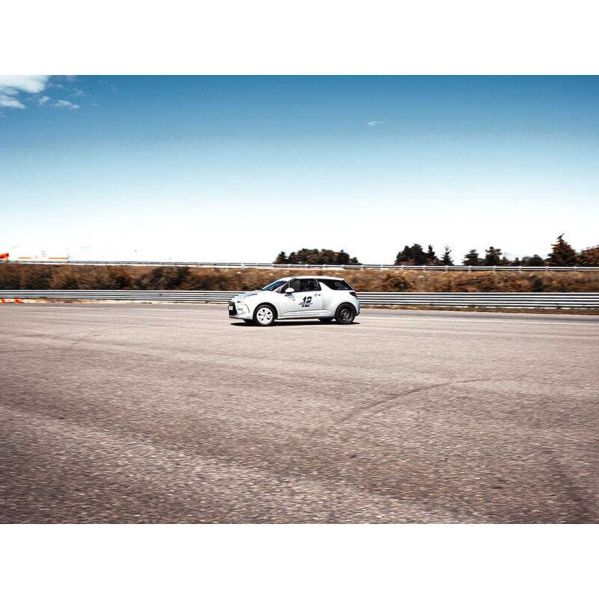 Smartbox Passion Drift : Stage de drift en Citroën DS3 sur le circuit Andrézieux-Bouthéon - Coffret Cadeau Sport & Aventure