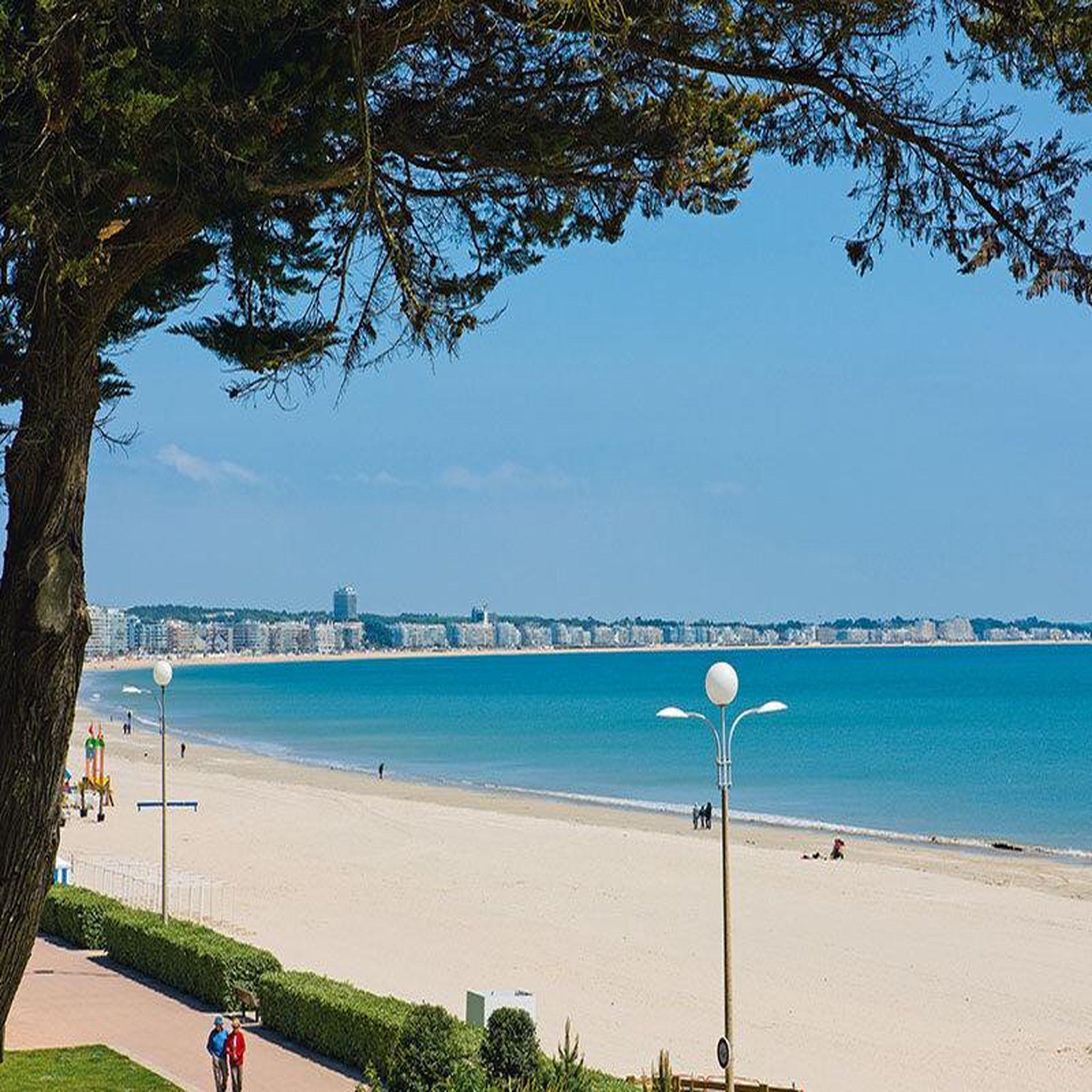 Voir la diapositive 4 : Smartbox 4 jours dans un hôtel en bord de mer avec dîner à la baule - coffret cadeau séjour