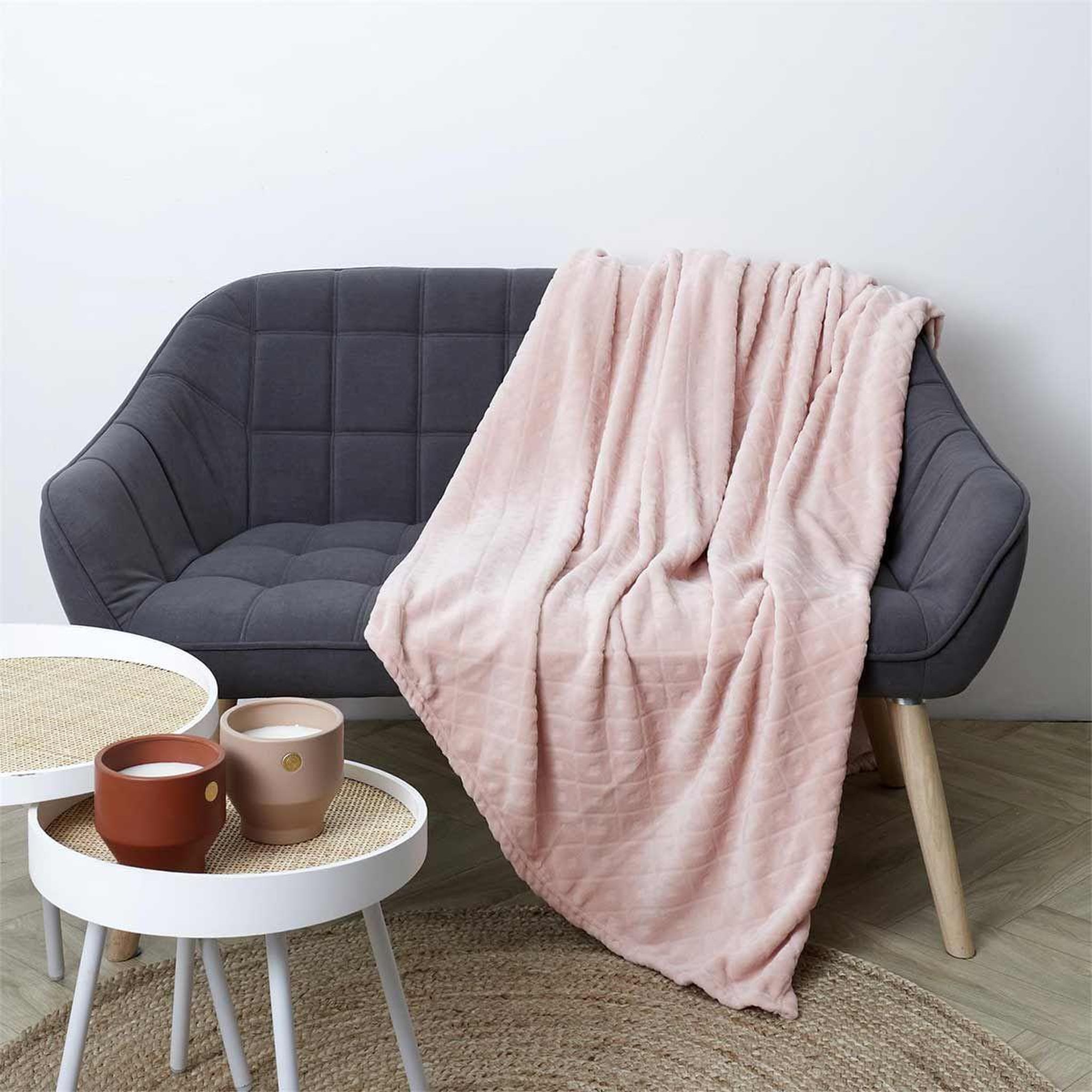 Voir la diapositive 4 : The Home Deco Factory Plaid Déco  Embossé  140x200cm Rose