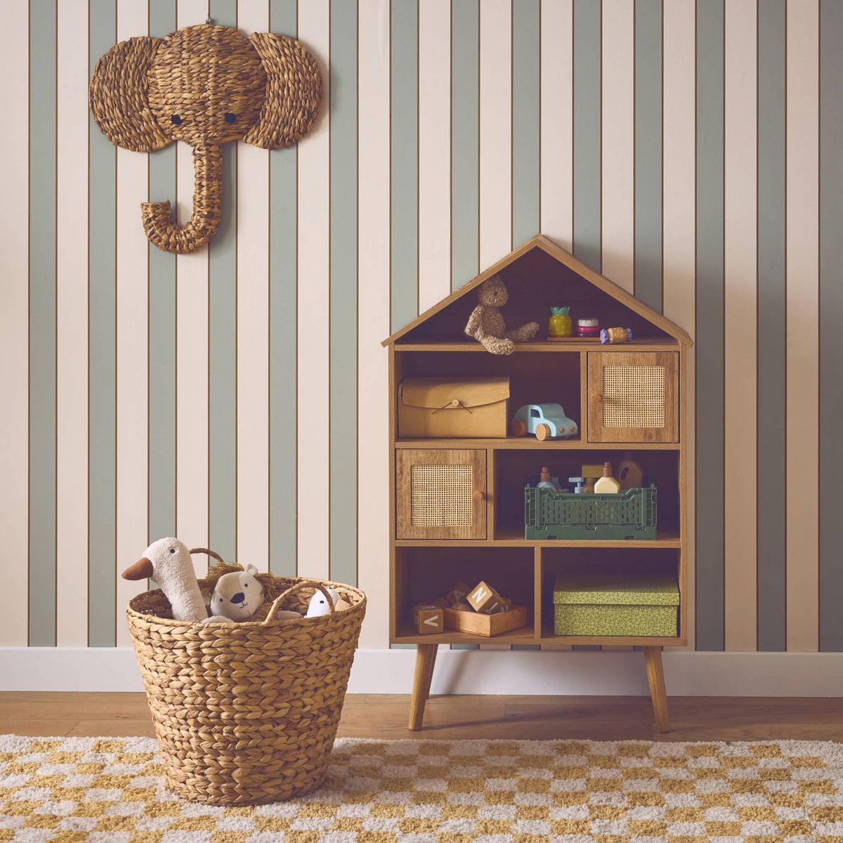 SWEEEK Etagère bibliothèque décor bois. pieds en pin. 7 compartiments et 2 portes en cannage