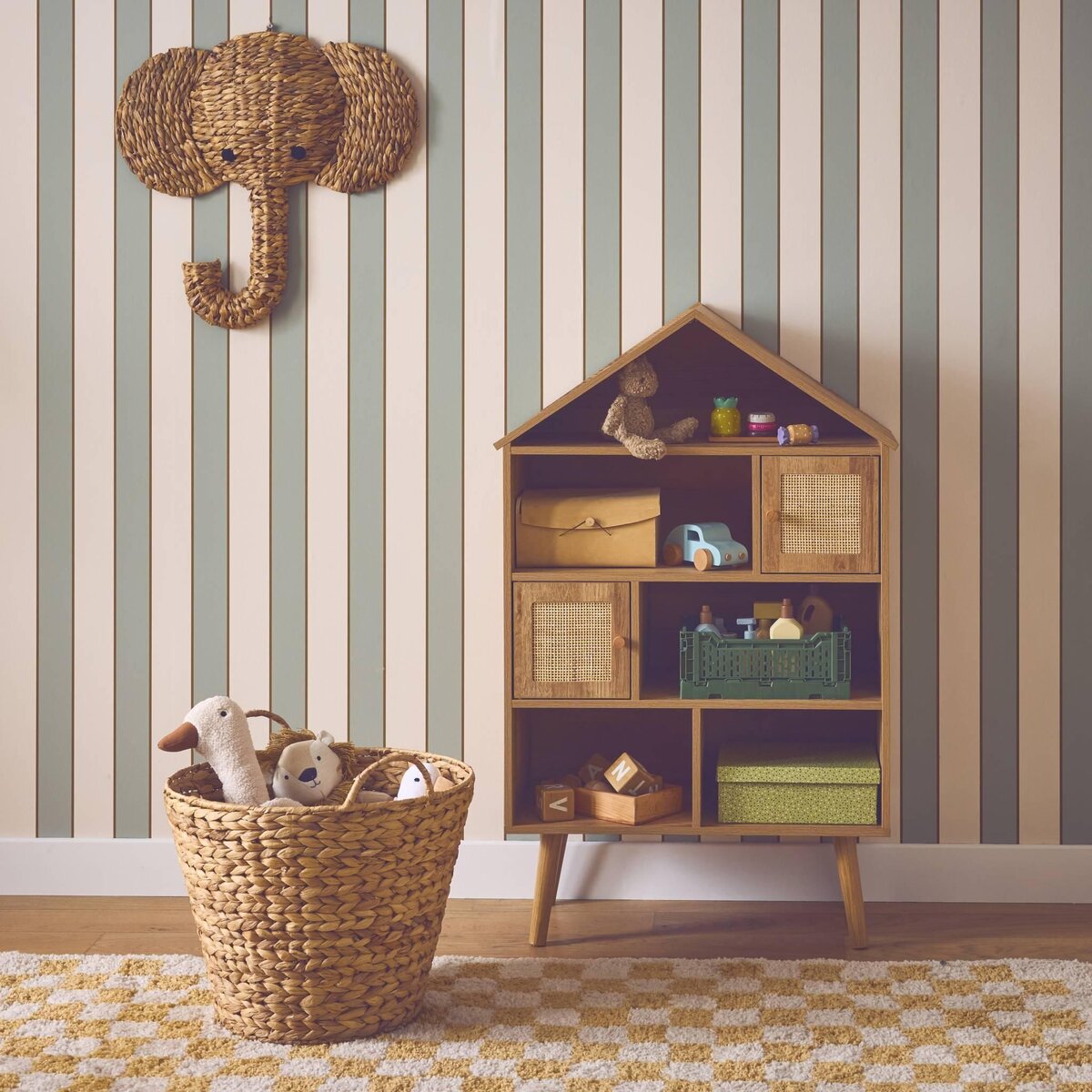 SWEEEK Etagère bibliothèque décor bois. pieds en pin. 7 compartiments et 2 portes en cannage