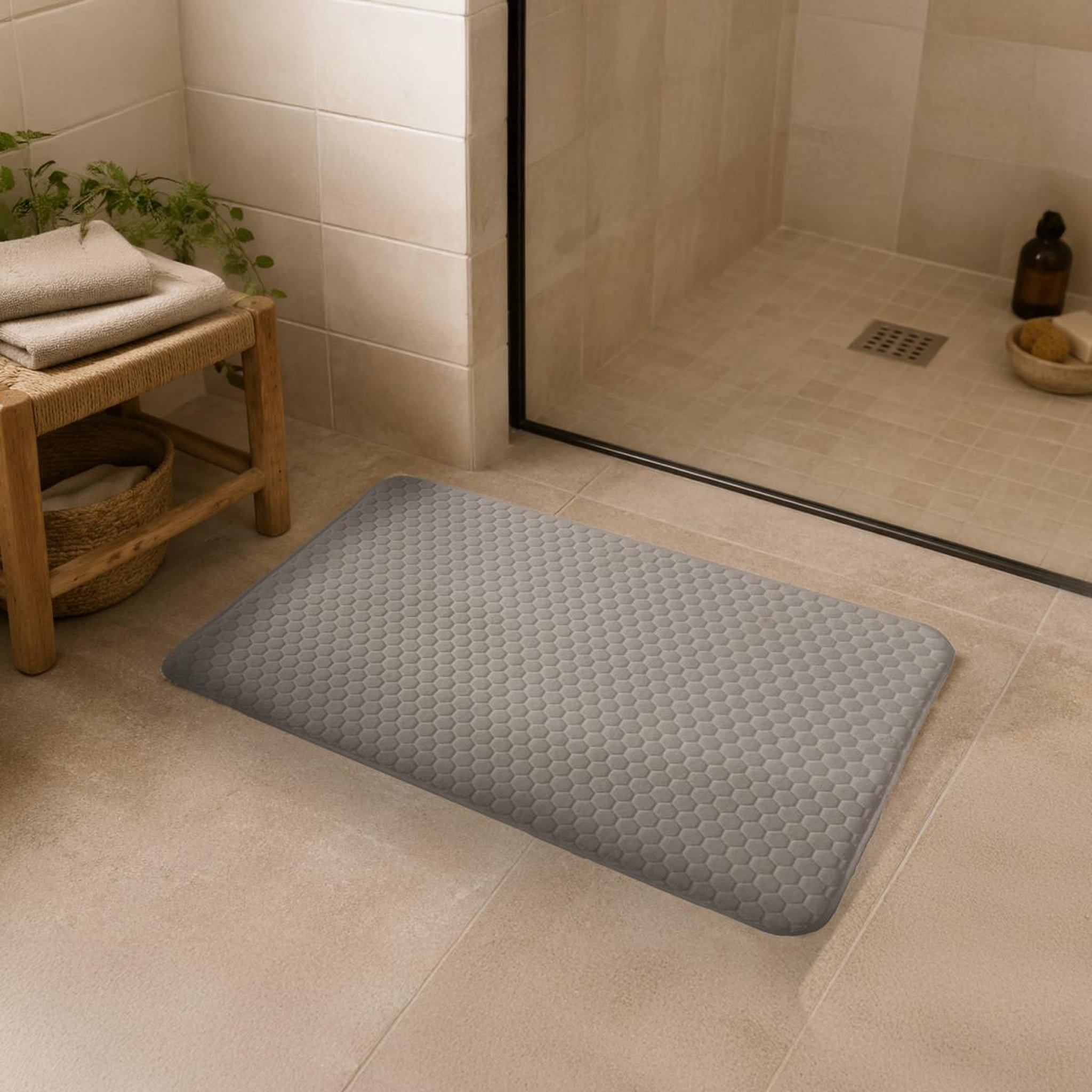 Voir la diapositive 2 : GUY LEVASSEUR Tapis de bain mémoire de forme - alvéole nid d'abeille 50x80cm