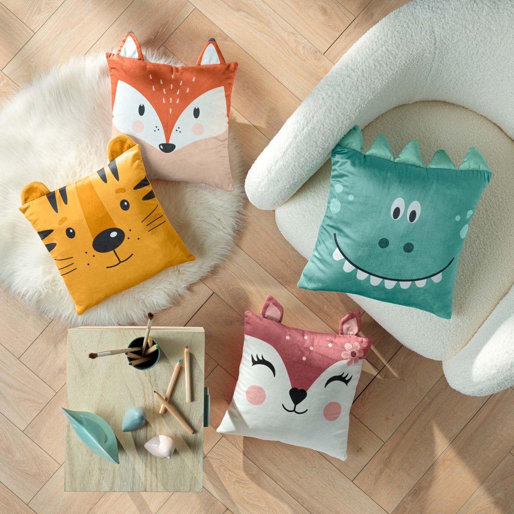 Voir la diapositive 5 : Douceur d'Intérieur Coussin déco enfant en velours  roxy  40x40cm orange