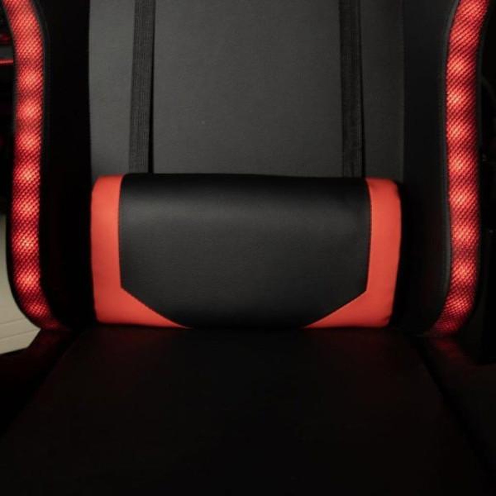Voir la diapositive 2 : KONIX Chaise de bureau gaming - konix - phantom - éclairage rvb - inclinaison 135° - synthétique - coussin lombaires et cervicaux -
