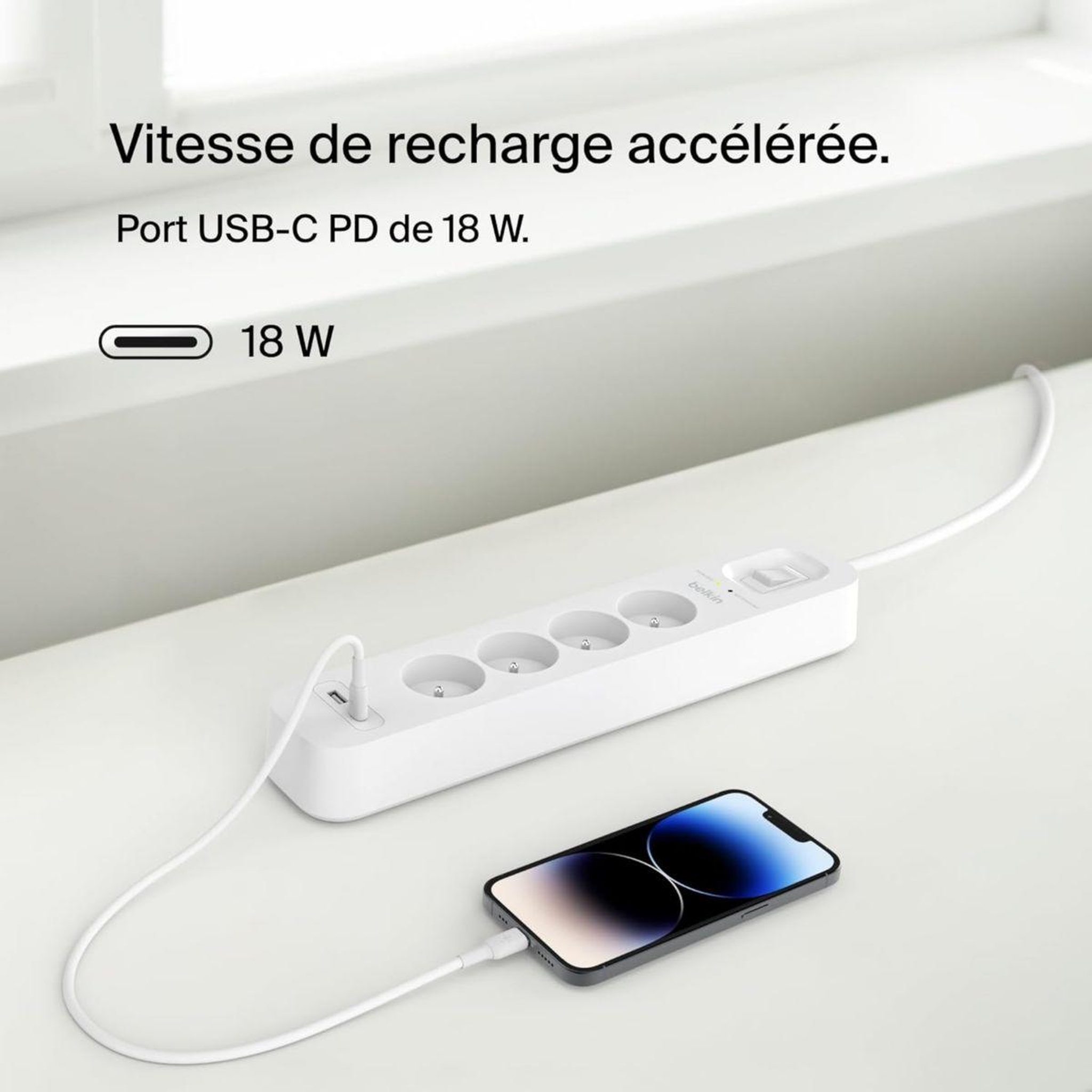 Voir la diapositive 4 : Belkin Multiprise 4 prises + usb-c et usb-a