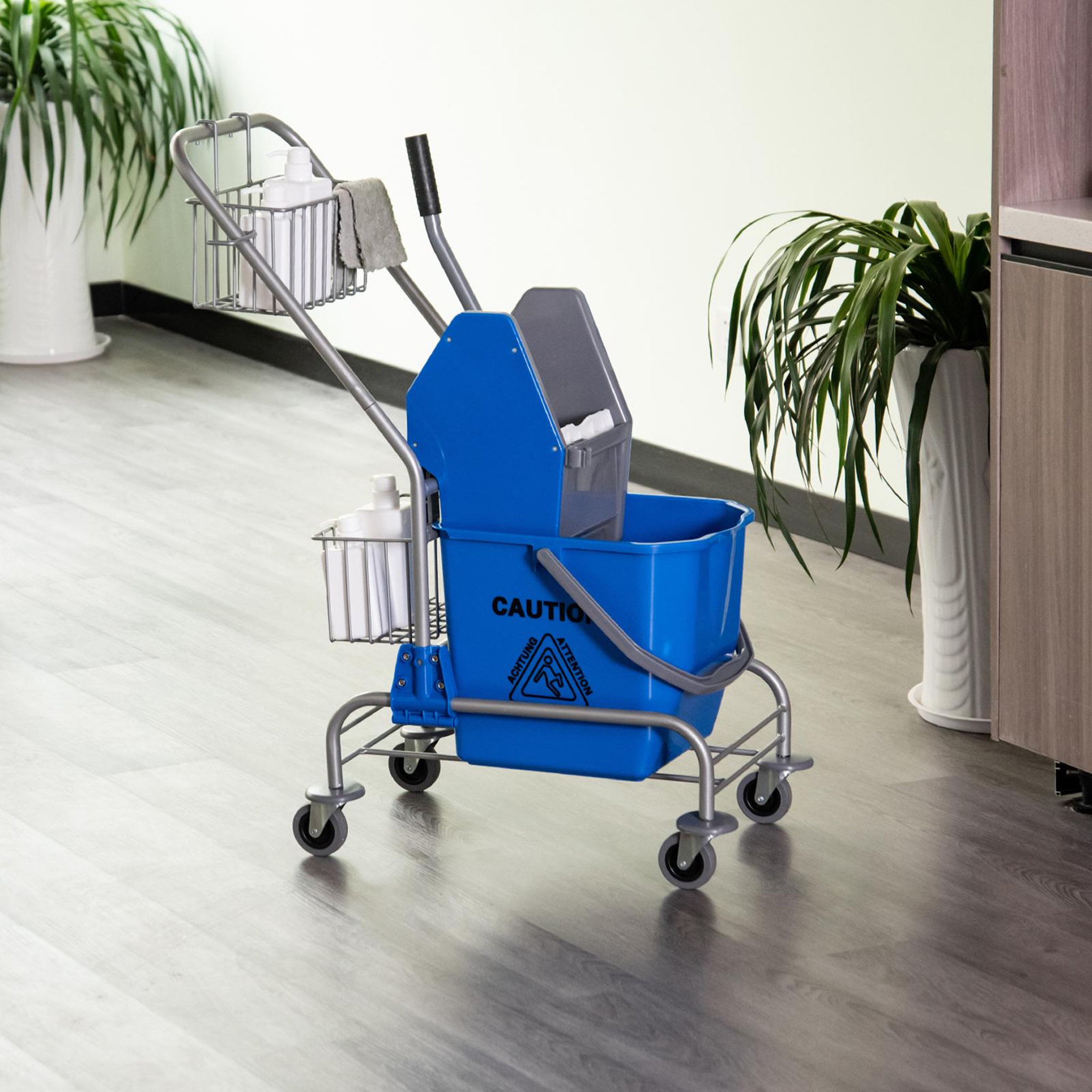 Voir la diapositive 2 : HOMCOM Chariot de lavage chariot de nettoyage professionnel en acier presse à mâchoire seau + rangements bleu