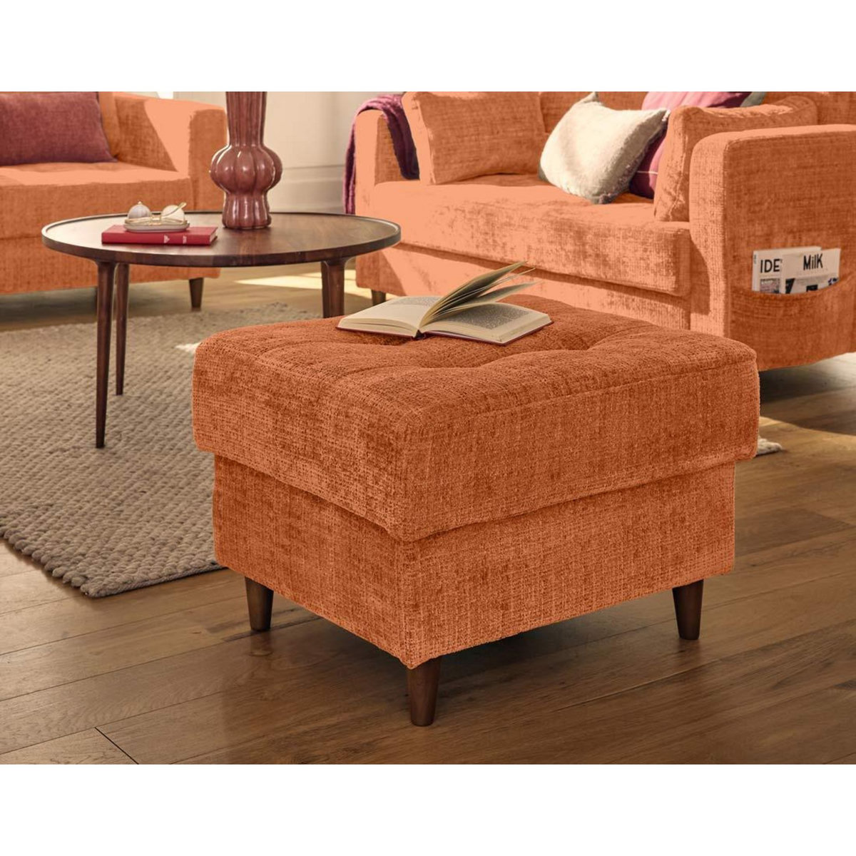 LISA DESIGN Anna - pouf en velours texturé - pieds en bois