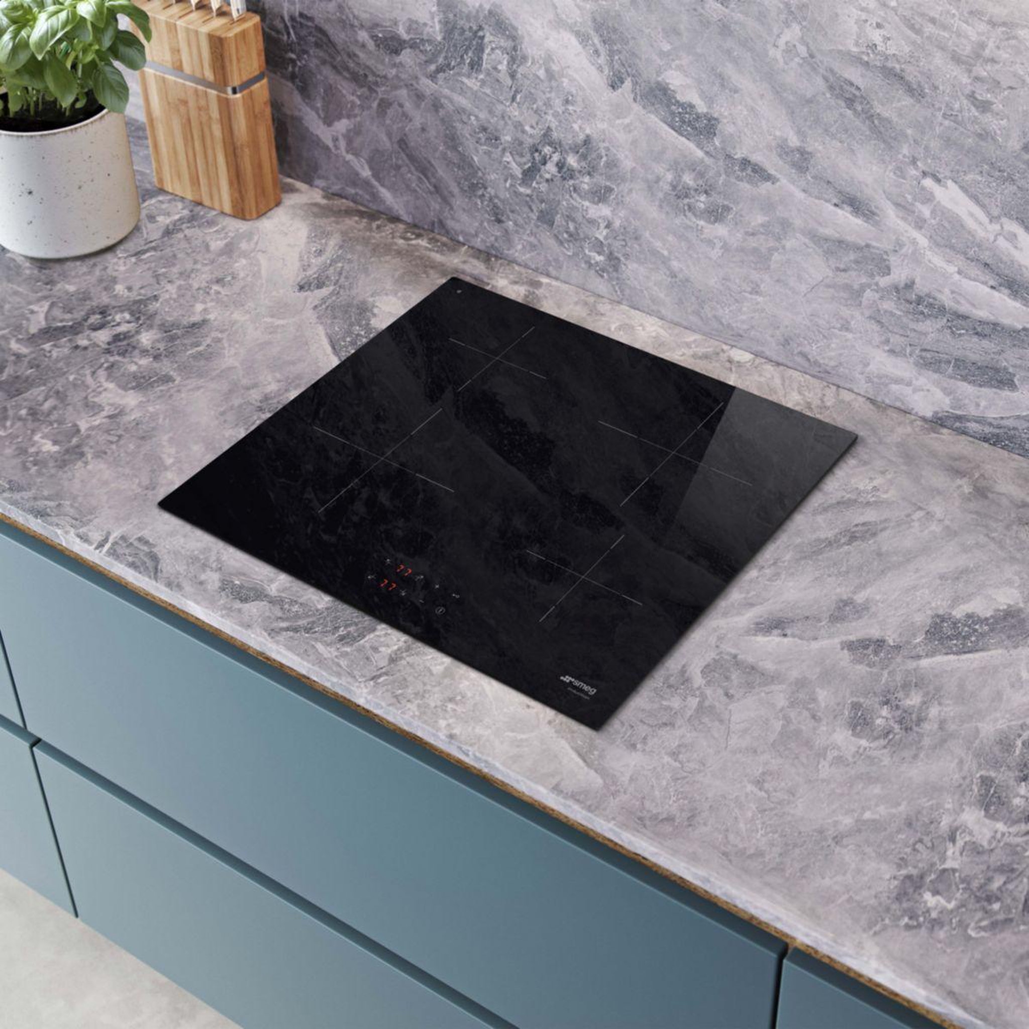 Voir la diapositive 4 : SMEG Plaque induction si2641d