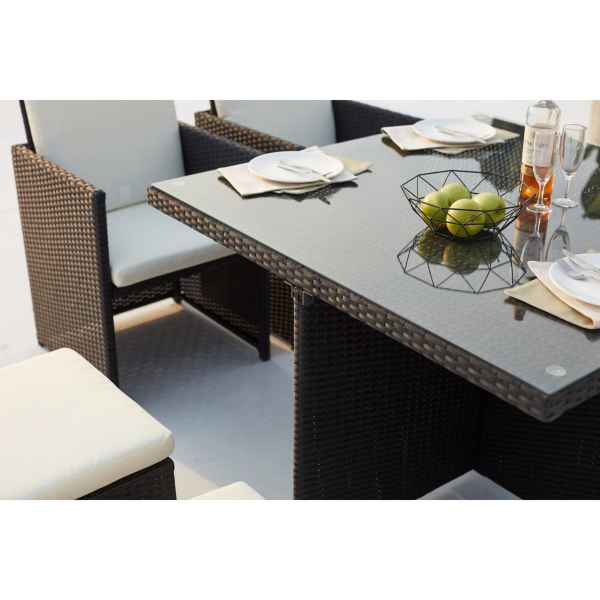 CONCEPT USINE Table et chaises 8 places encastrables en résine noir-blanc MONACO