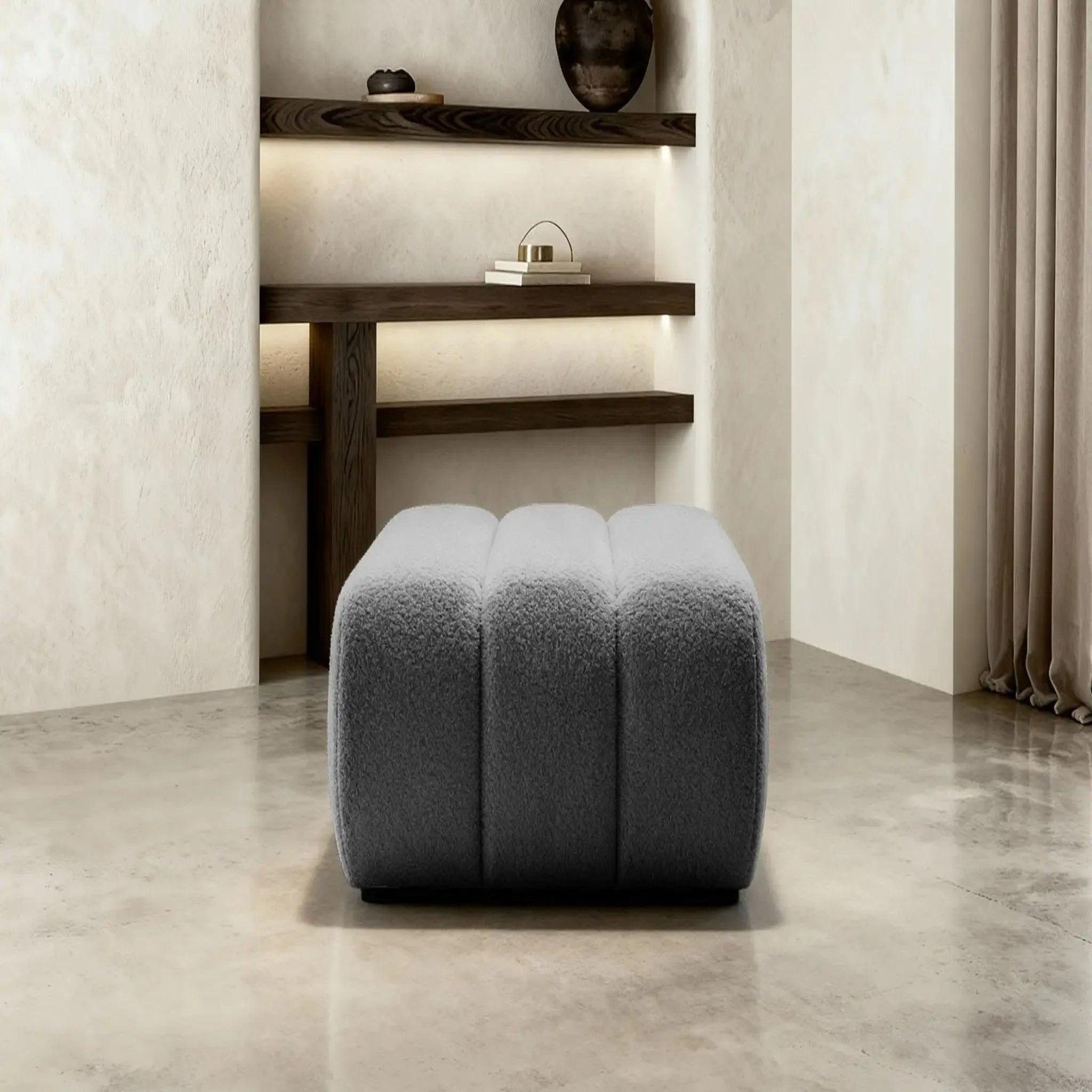 Voir la diapositive 3 : CASANOVA PARIS Celeste - pouf tissu bouclette