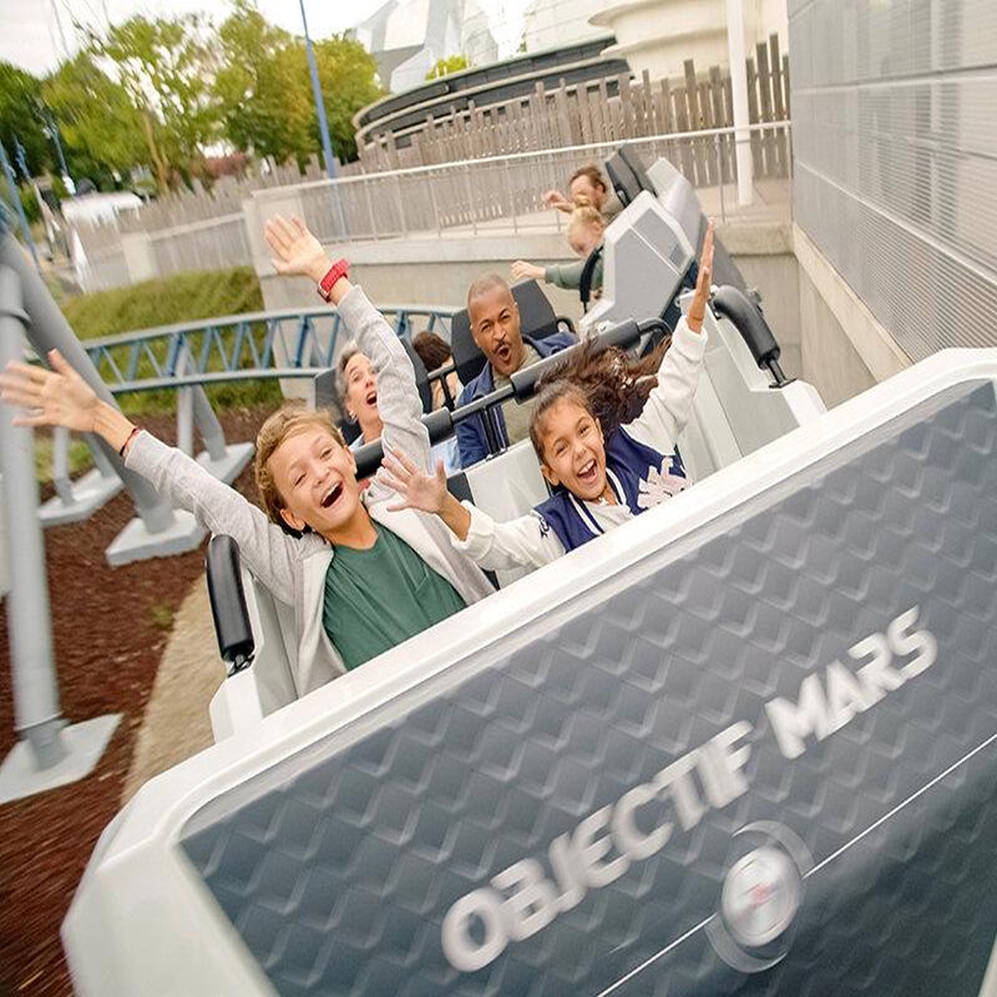 Voir la diapositive 4 : Smartbox Billet pour le futuroscope en 2026 : 1 entrée enfant pour 1 journée - coffret cadeau multi-thèmes