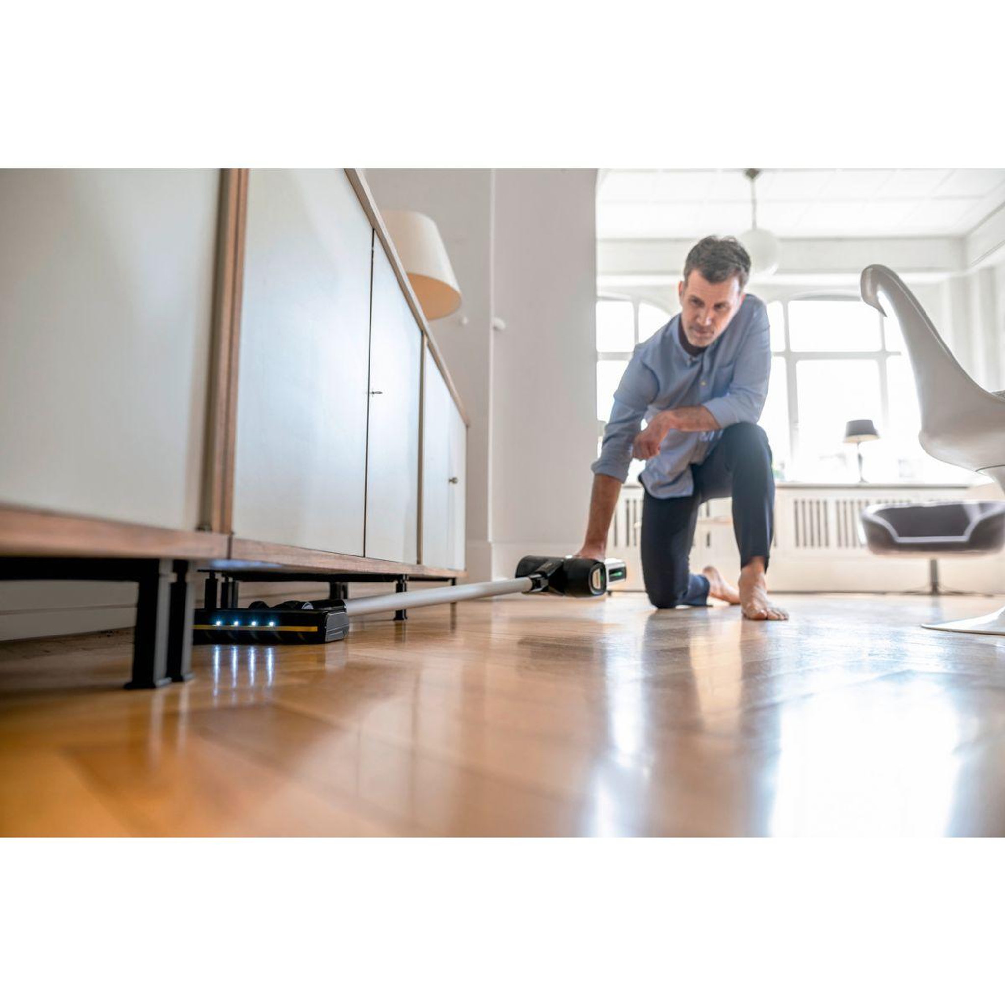 Voir la diapositive 3 : KARCHER Aspirateur balai VC 7 Signature Line
