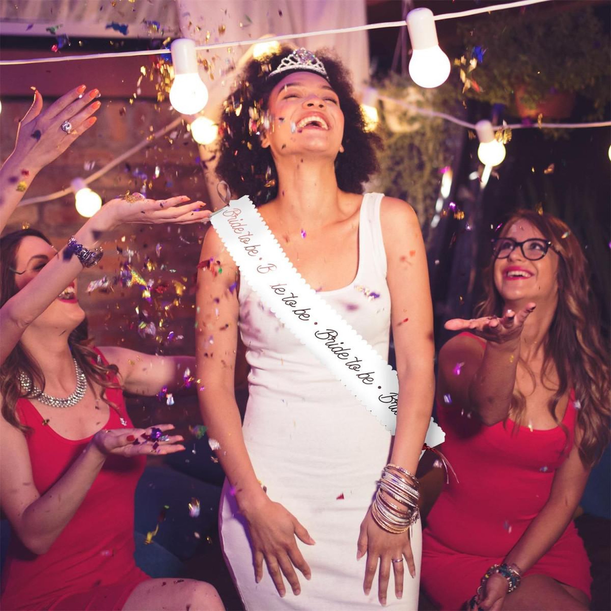 Voir la diapositive 3 : PARTY TIME Écharpe en Papier  Bride to Be  80cm Blanc & Rose