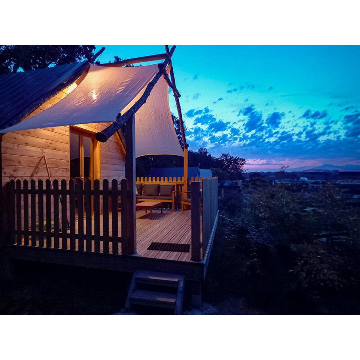 Smartbox 3 jours insolite en cabane pour 2 adultes et 1 enfant près de Bergerac - Coffret Cadeau Séjour