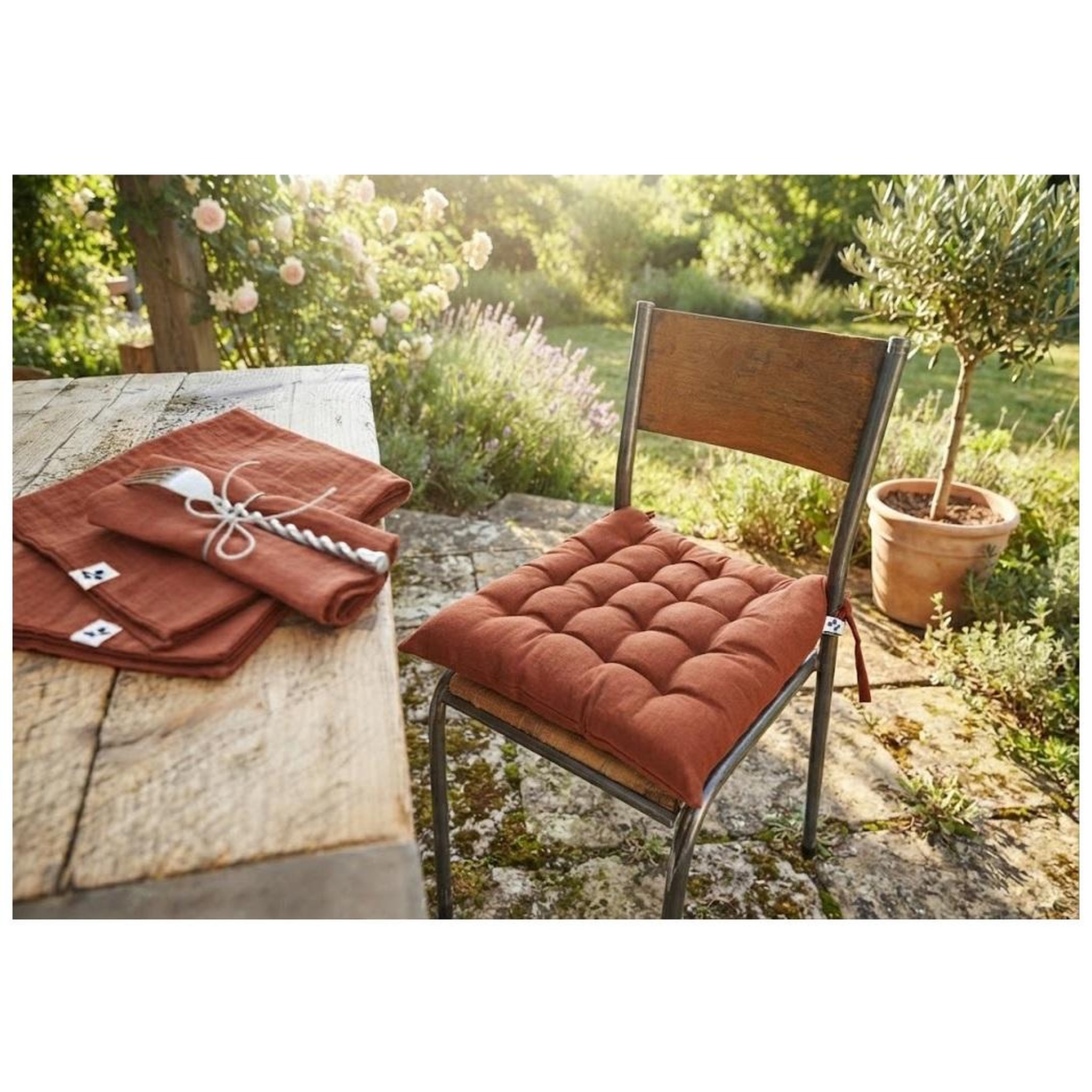 Voir la diapositive 2 : Eden Assise de chaise matelassée en coton kalas