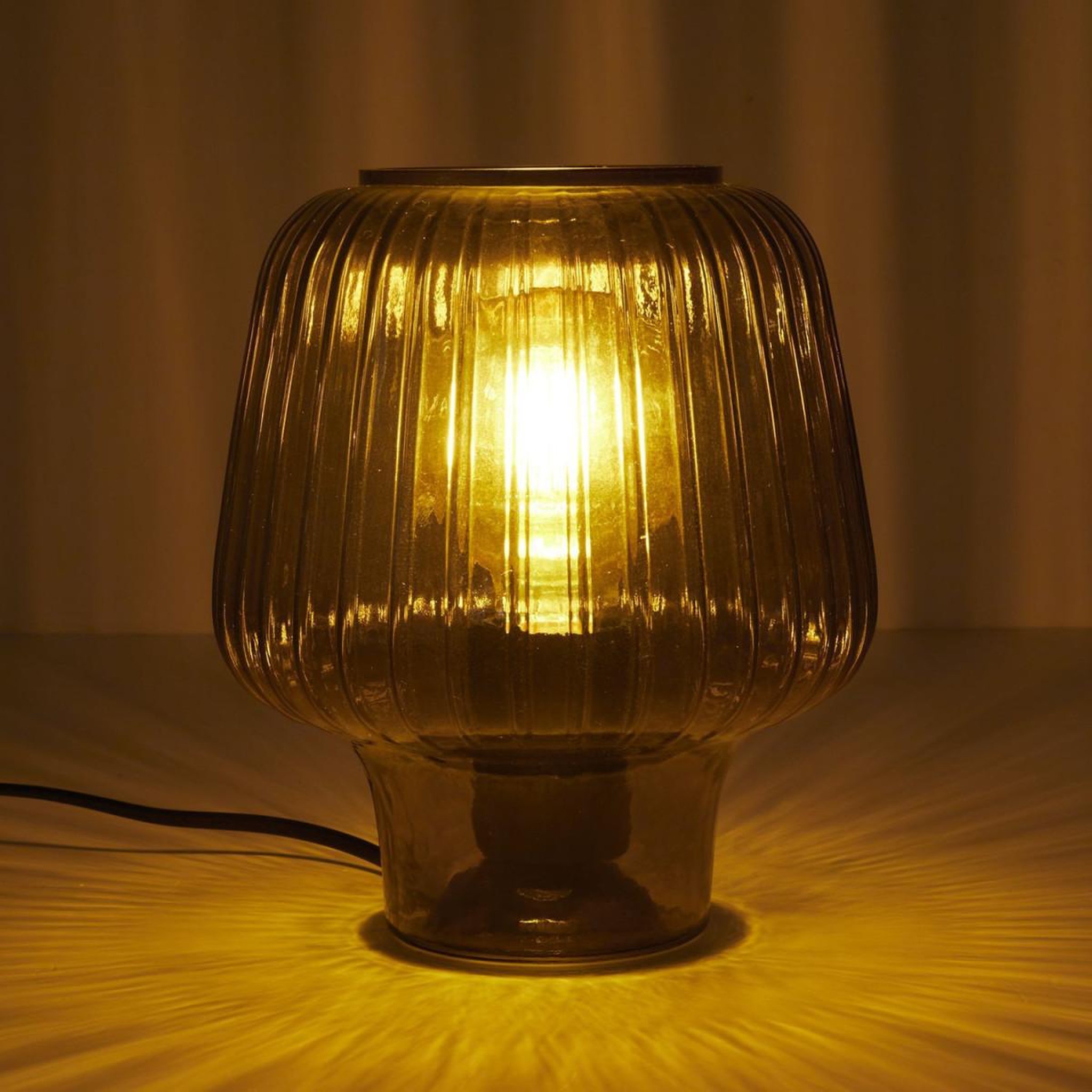 Voir la diapositive 3 : The Home Deco Factory Lampe à poser verre fumé  champignon  21cm noir
