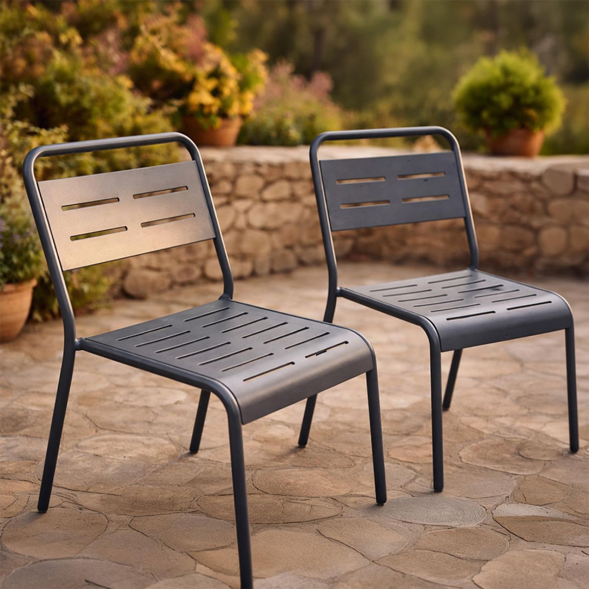 CONCEPT USINE Lot de 2 chaises de jardin empilables gris foncé BERGAME