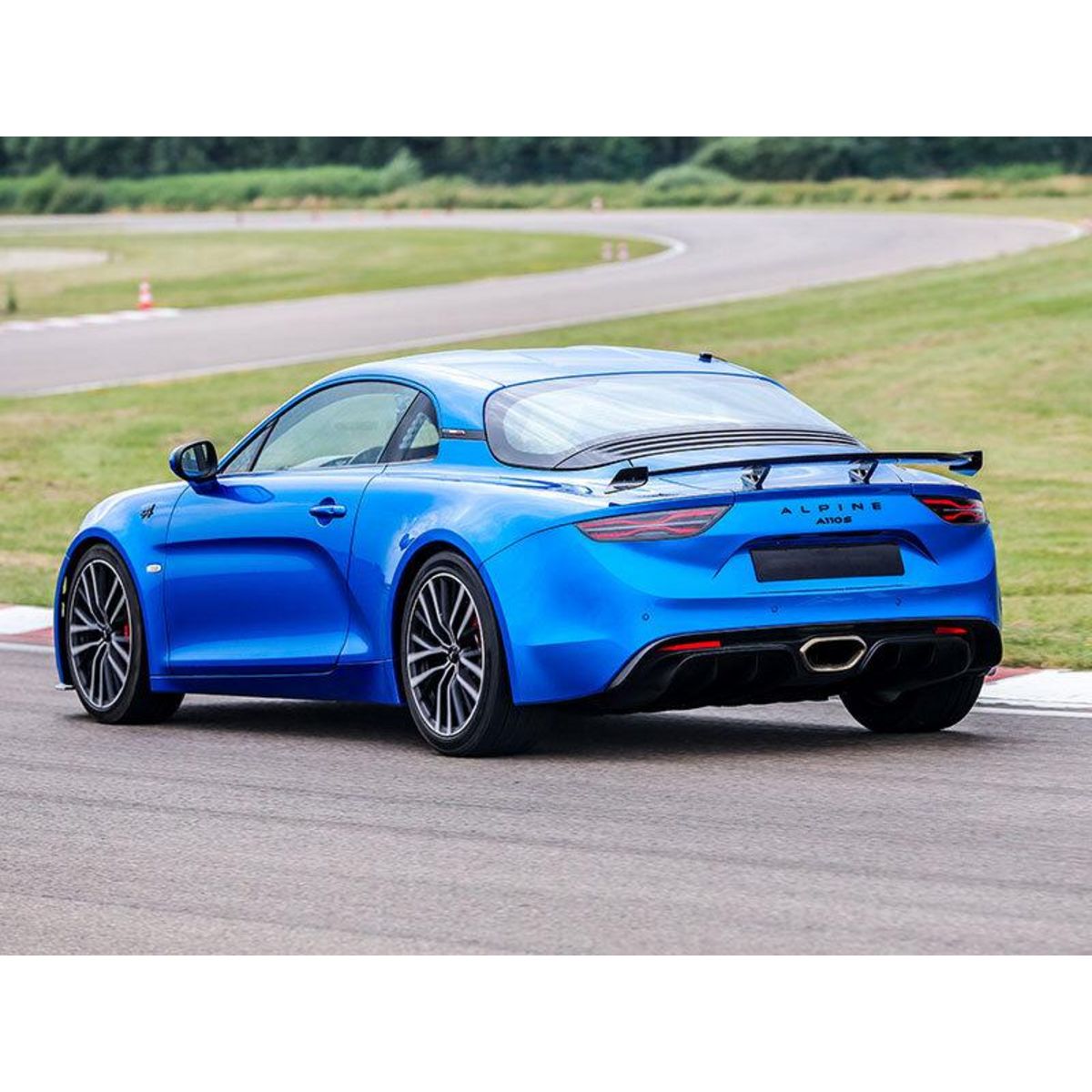 Smartbox Stage de pilotage : 2 tours sur le circuit de Magny-Cours en Alpine A110 S - Coffret Cadeau Sport & Aventure