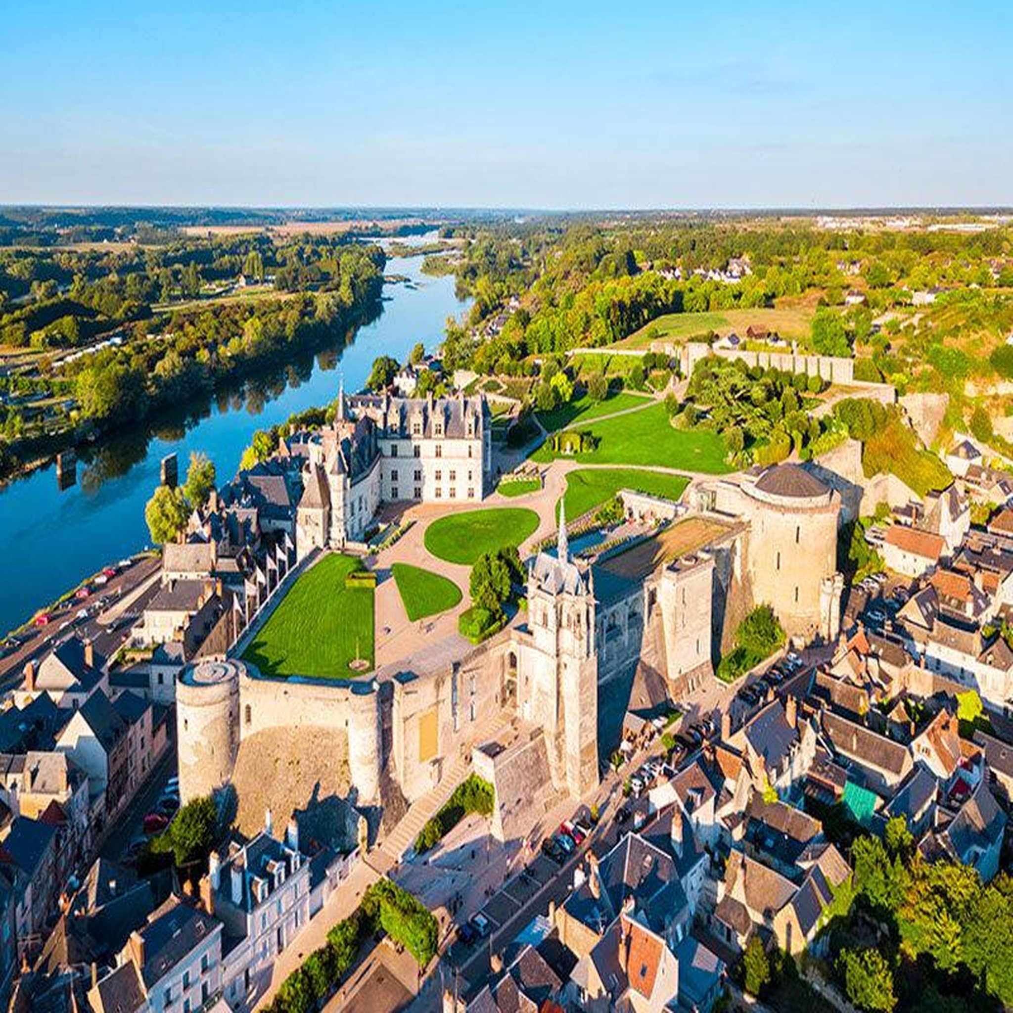 Voir la diapositive 3 : Smartbox Vol en montgolfière au-dessus du château d'amboise en semaine - coffret cadeau sport & aventure