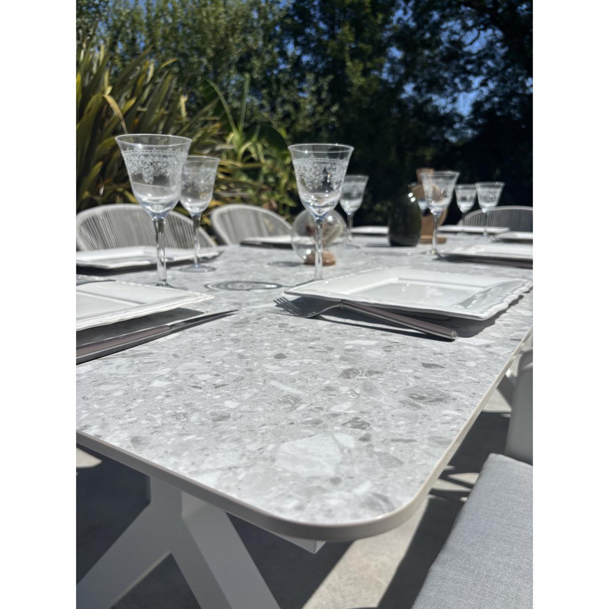 Voir la diapositive 5 : Paris Prix Ensemble table de jardin & 8 fauteuils  abella  220cm blanc