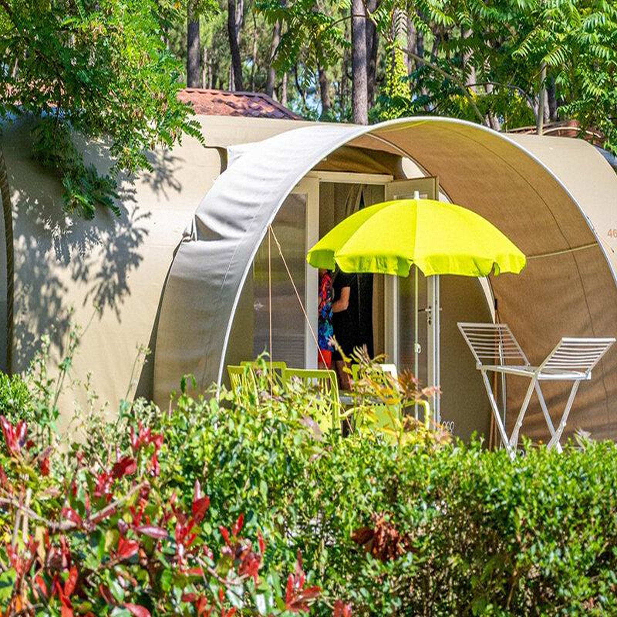 Voir la diapositive 3 : Smartbox 2 jours insolites en famille en coco sweet dans un camping 4* près des sables-d'olonne avec minigolf - coffret cadeau séjour