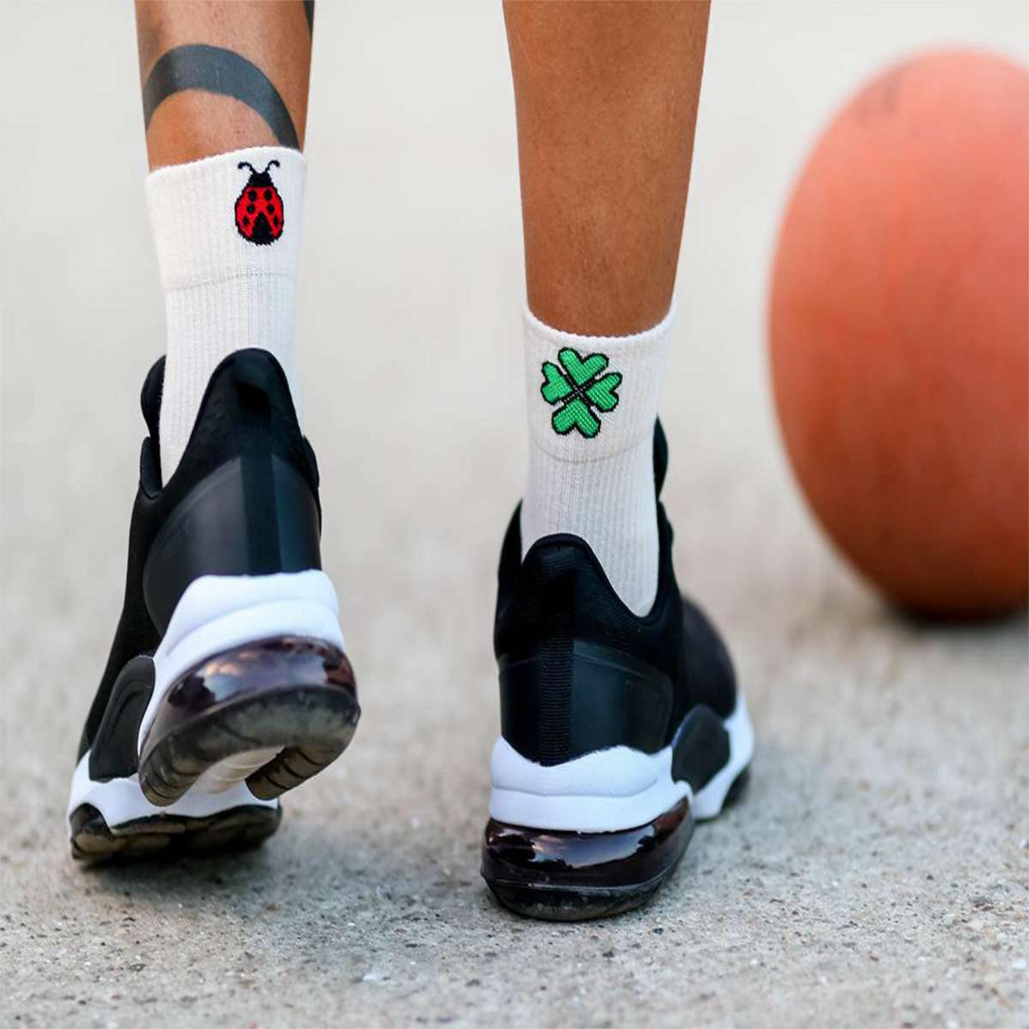 Voir la diapositive 5 : PIRIN HILL Chaussettes courtes active day écrues trèfle & coccinelle