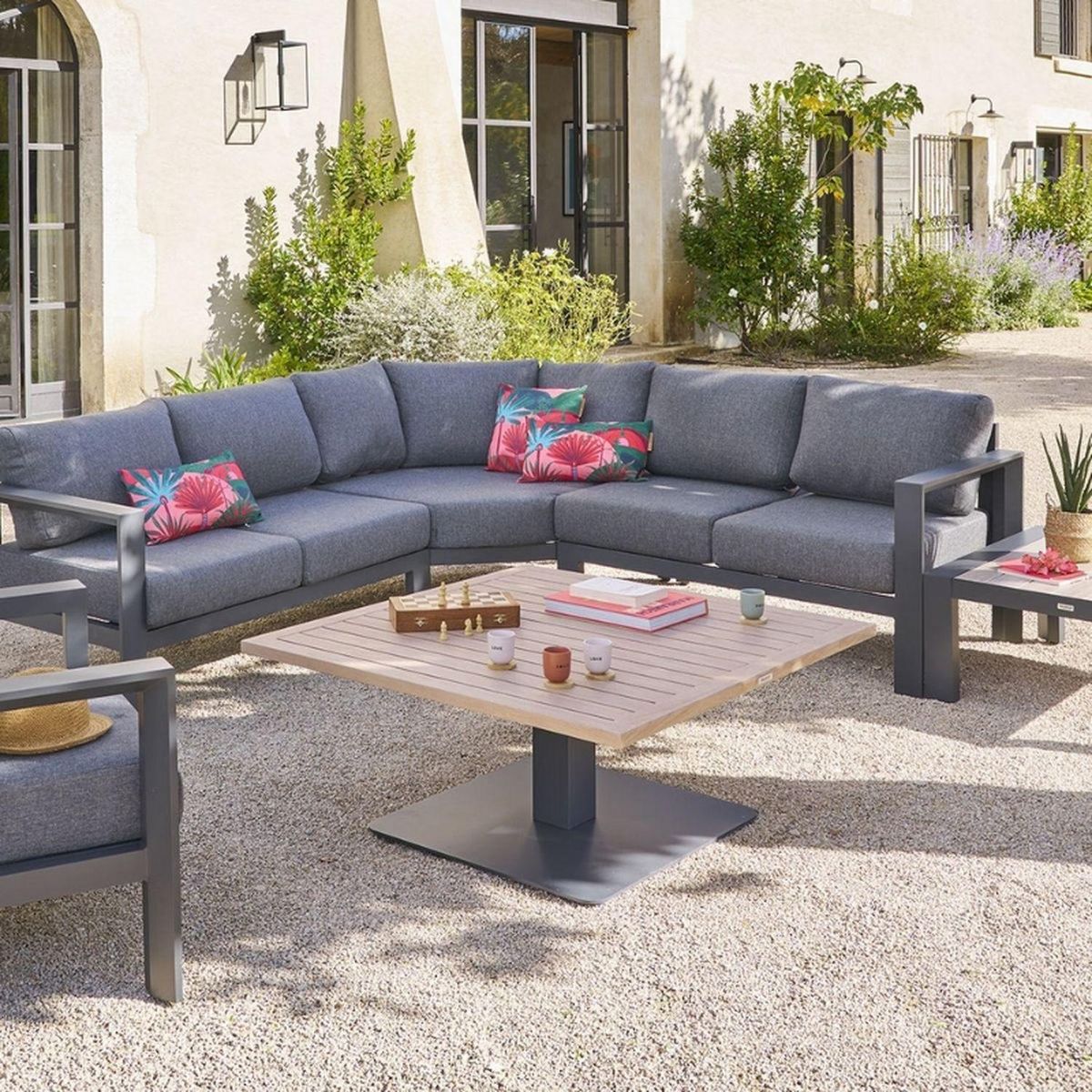 HESPERIDE Table de jardin relevable carrée en aluminium SALIMIA - Graphite et honey