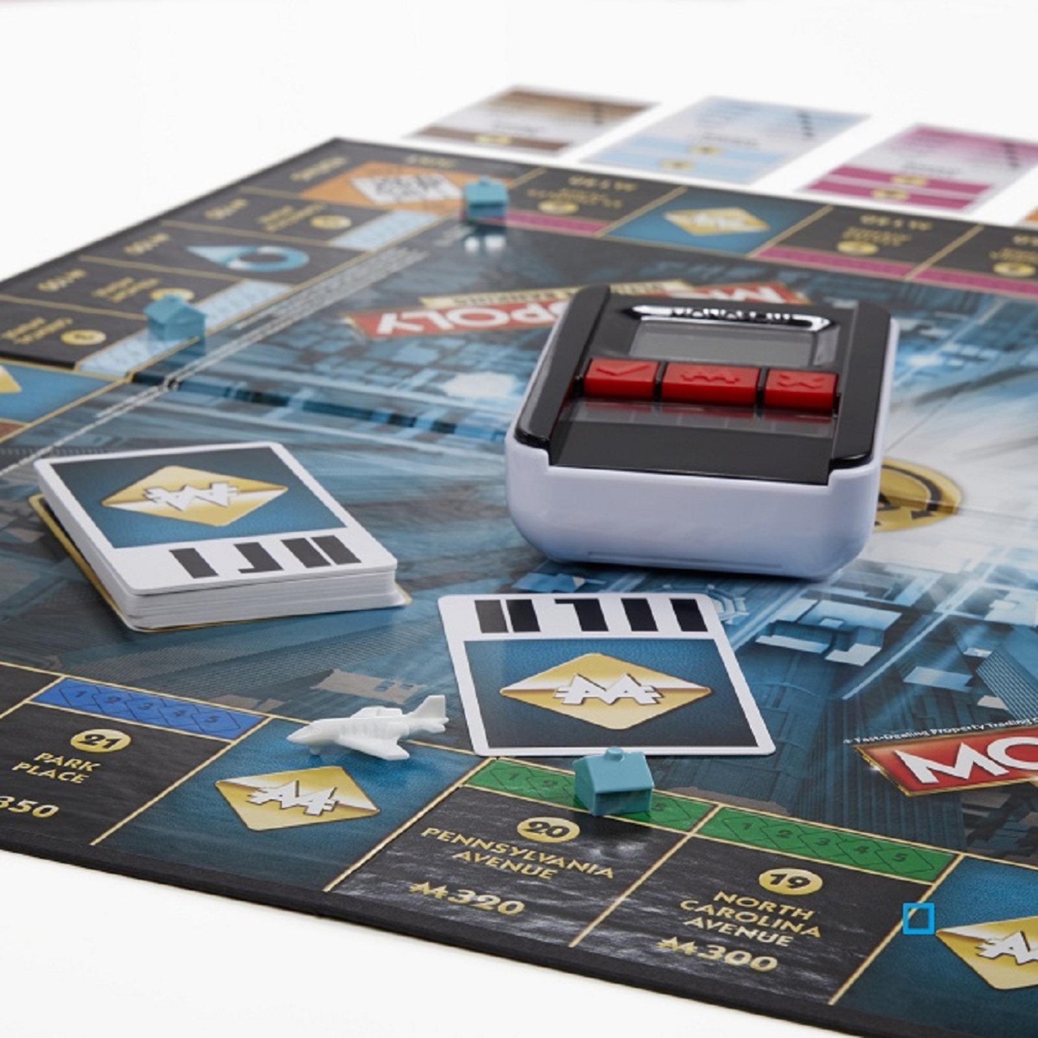 Voir la diapositive 6 : HASBRO Jeu Monopoly électronique ultime