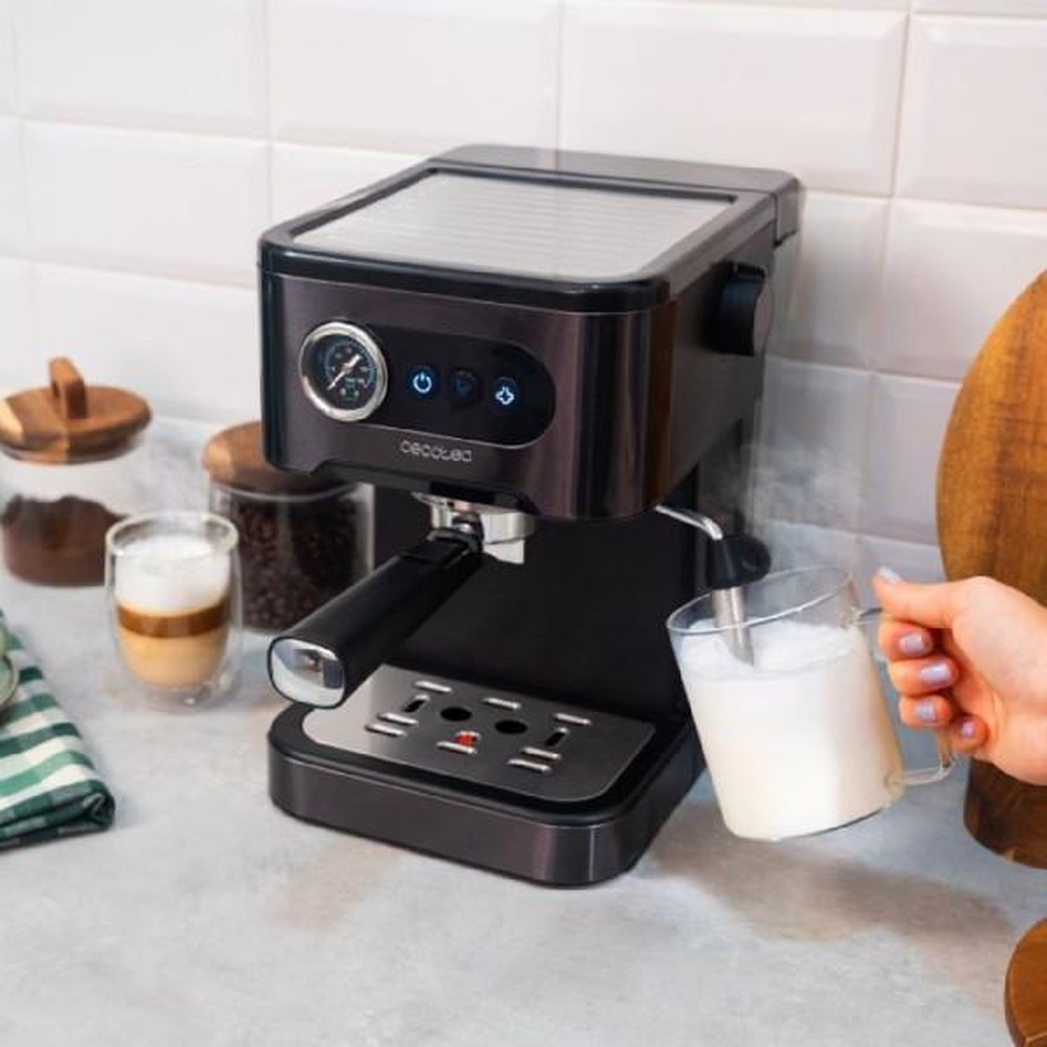 Voir la diapositive 4 : CECOTEC Machine à Expresso Manuelle Cecotec 20 Bars Pression avec Lance à Vapeur Ajustable, Réservoir d'Eau 1,5L et Récipient à Lait 550ml