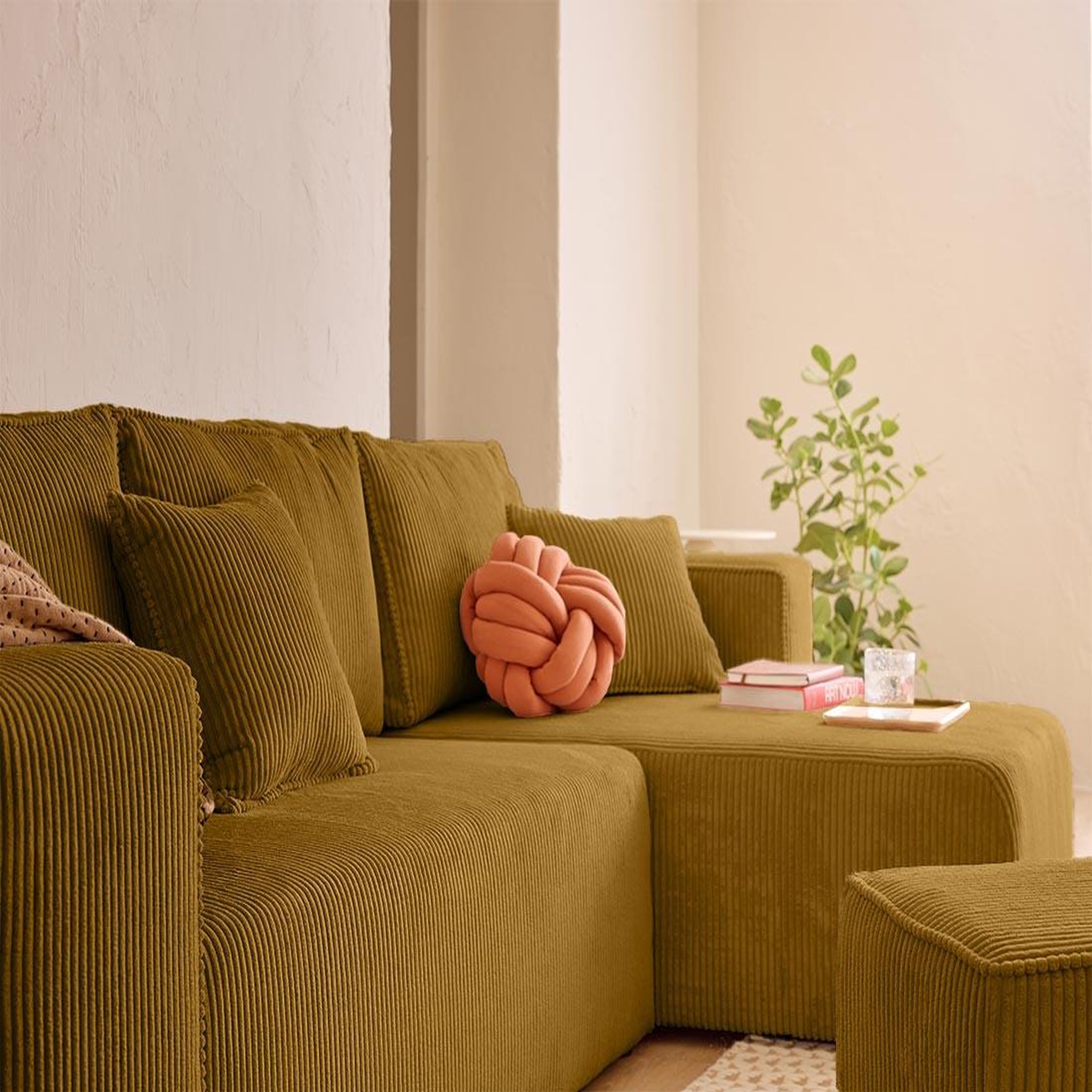 Voir la diapositive 6 : BEST MOBILIER Topaze - canapé d'angle réversible 4 places - convertible avec coffre, tablette et poufs - en velours côtelé