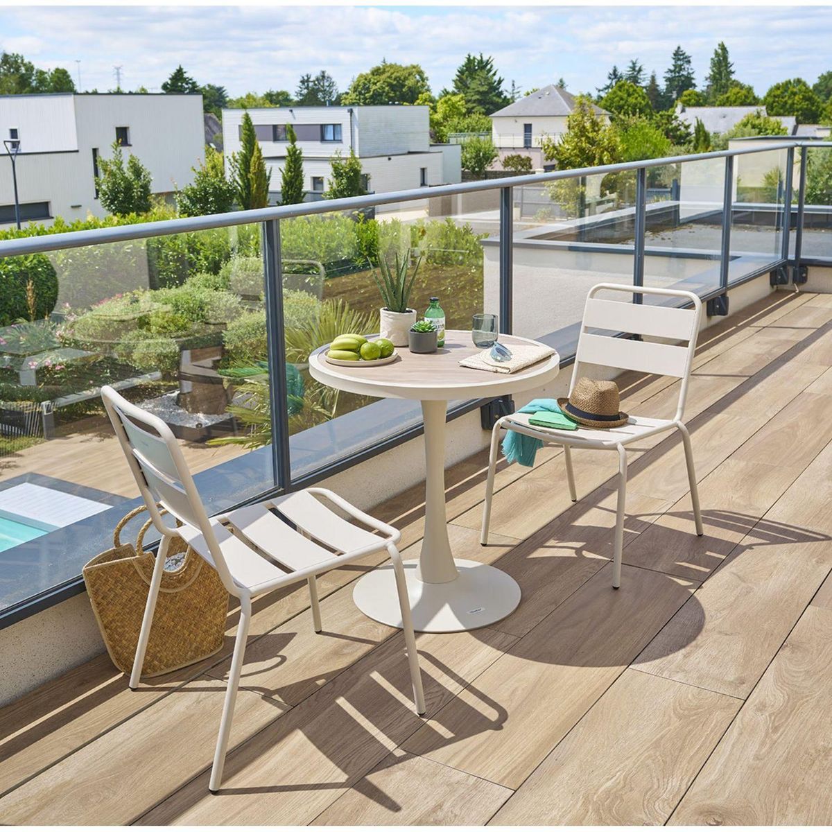 HESPERIDE Table de jardin bistro ronde en aluminium effet bois 2 places OVIALON - Lin et argile