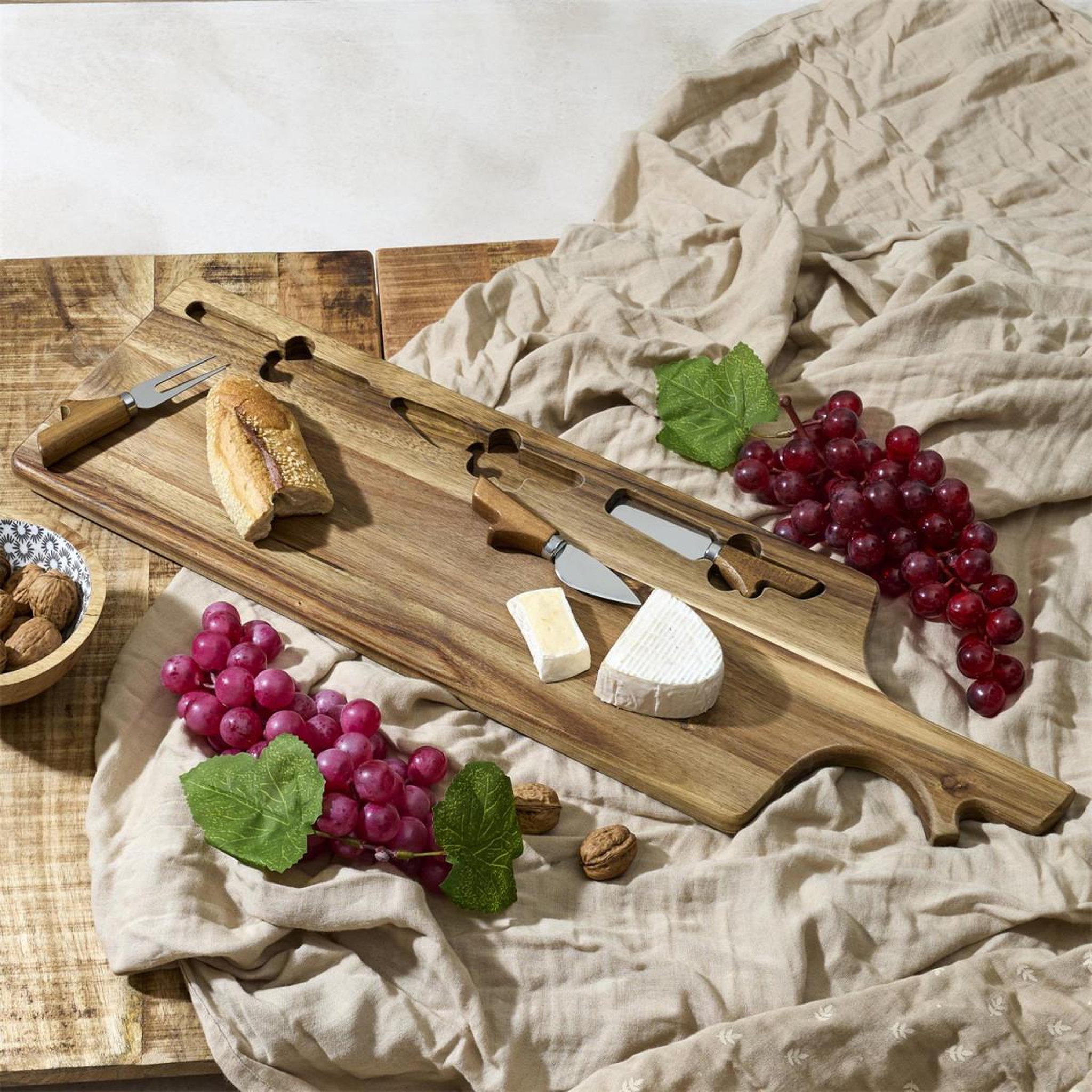 Voir la diapositive 6 : The Home Deco Factory Planche à fromage avec 3 couteaux  bistrot  65cm naturel