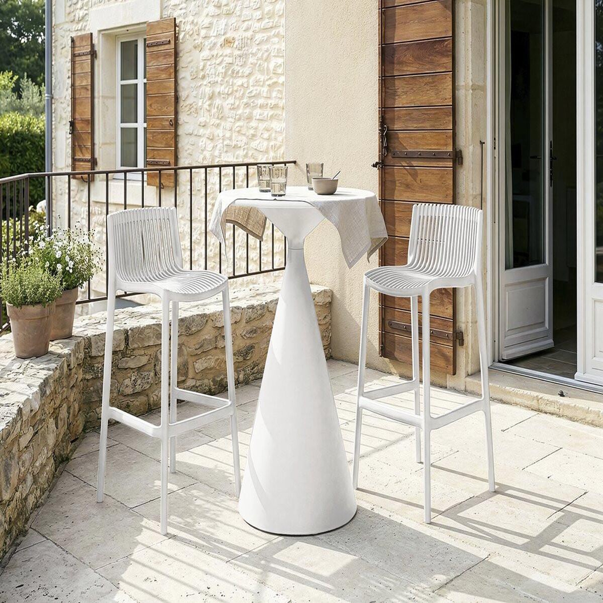 Voir la diapositive 2 : Habitat et Jardin Lot de 2 chaises hautes empilables en plastique  néora  - blanc